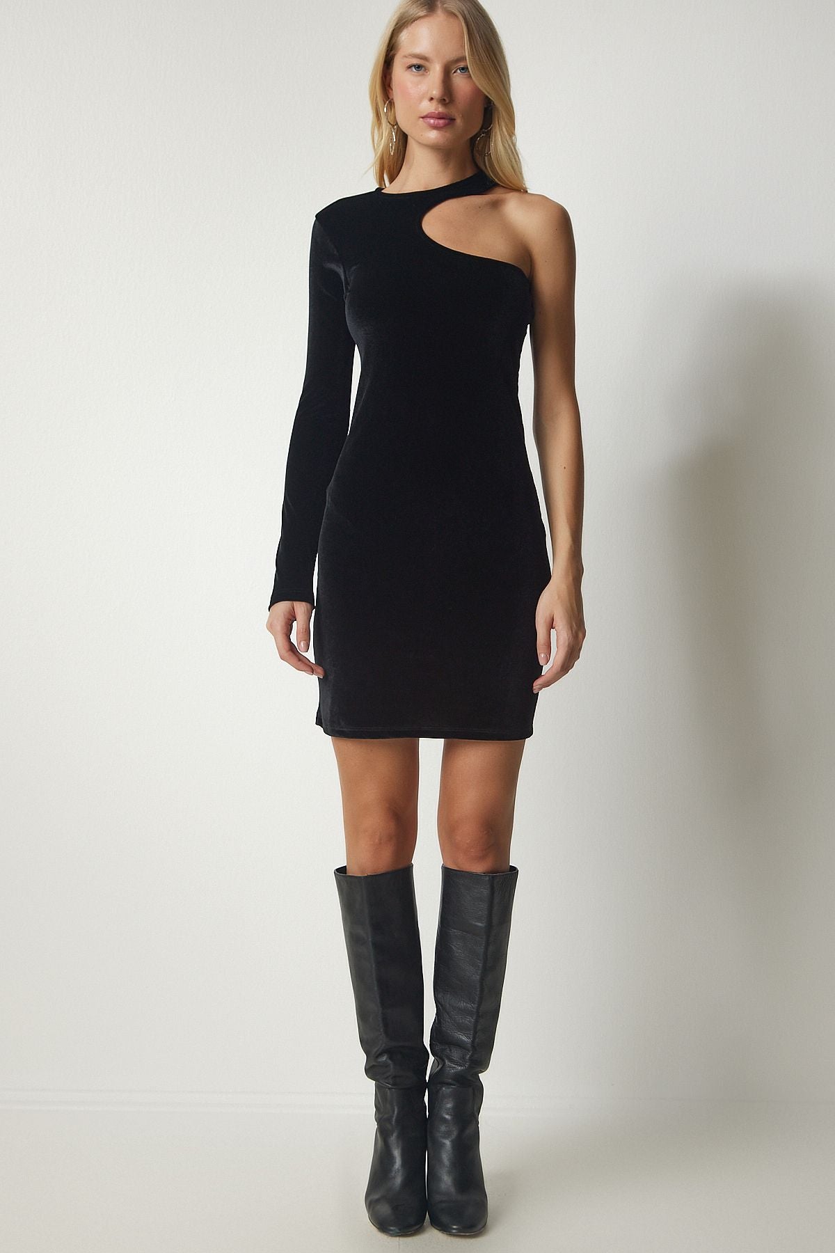 Woman black single shoulder mini velvet dress ub00189