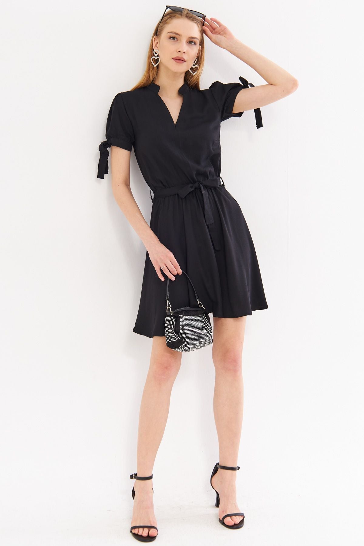 Female black dominant collar handle connected waist tire arched short dress ARM-23Y001088