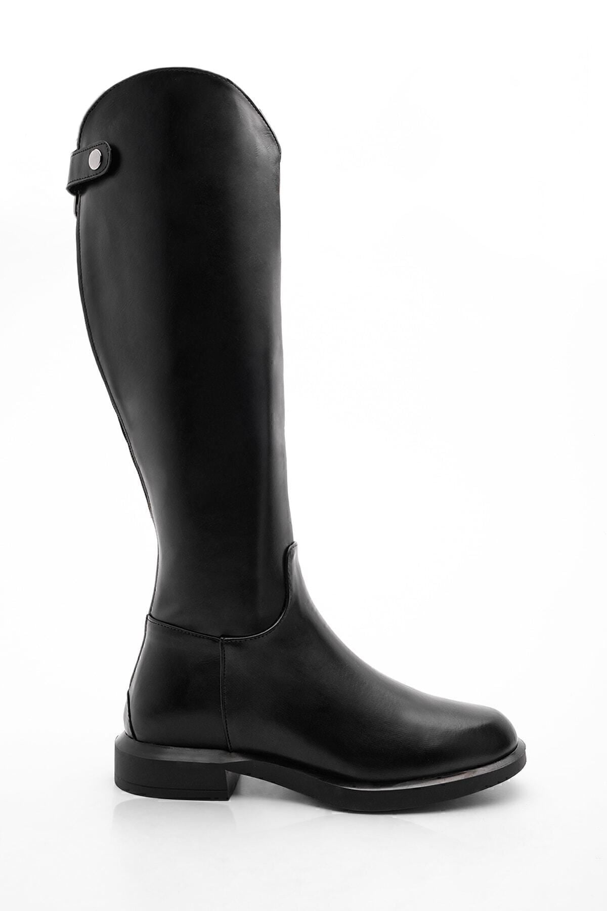 Women's Daily Boots Milana Black with zipper from behind.