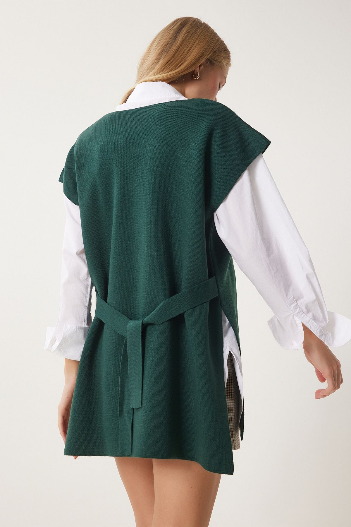 Female emerald green v -neck belt long knitwear suvevery US00185