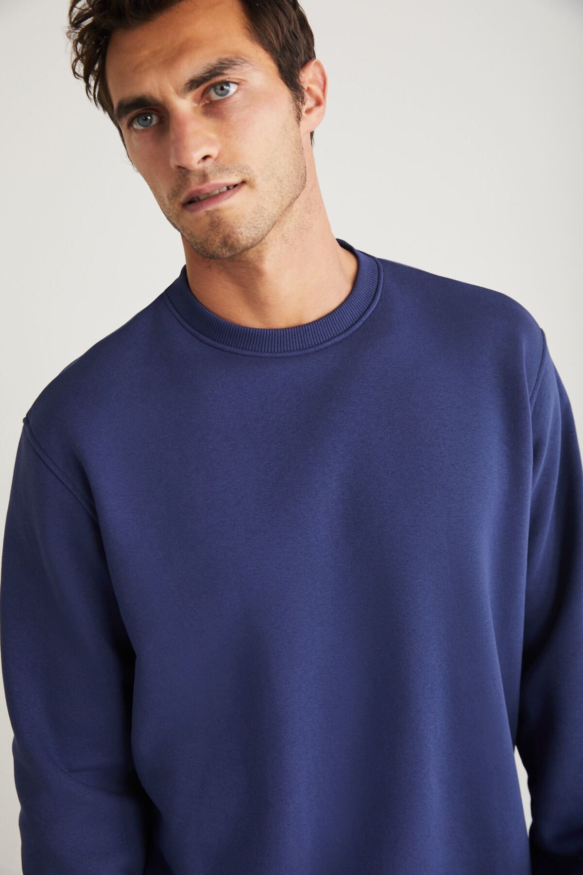 Travis Men's soft fabric regular fit round collar navy blue sweatshirt