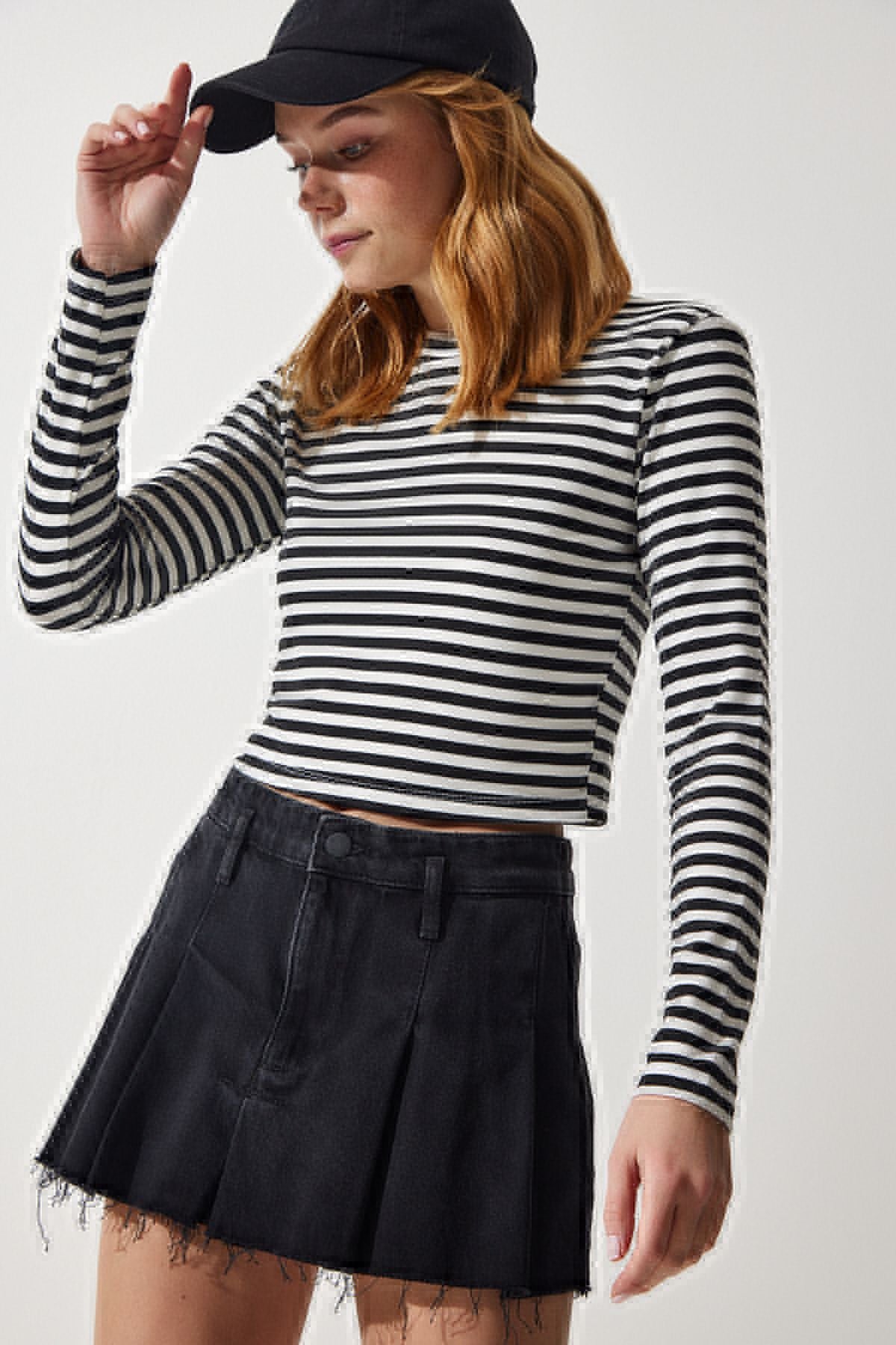 Female black bike collar striped crop knitted blouse CR00424