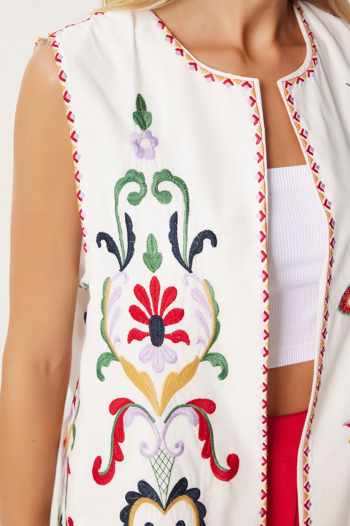 Woman Ekru Red Embroidery Detailed Flax Vest QS00008