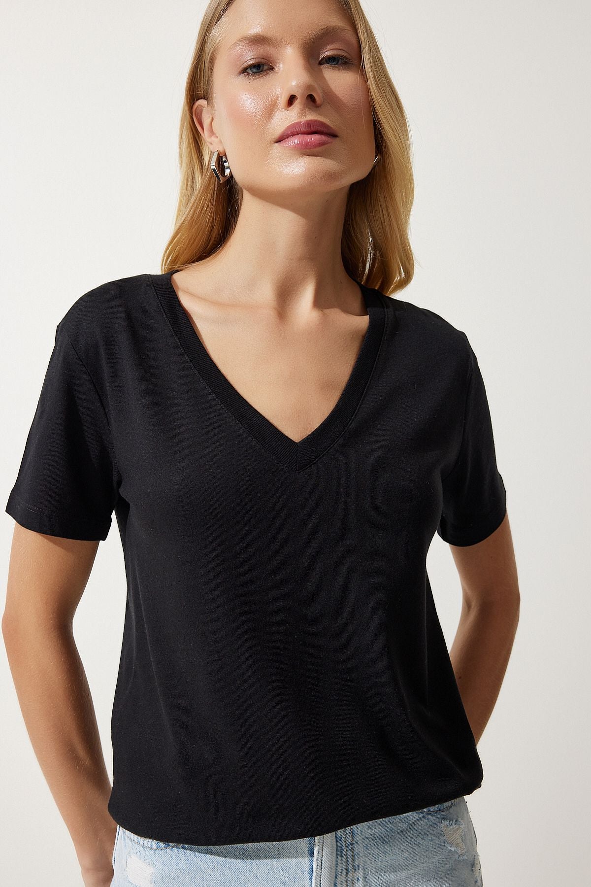 Female Black V-Neck Modal Knitting T-Shirt HW00009