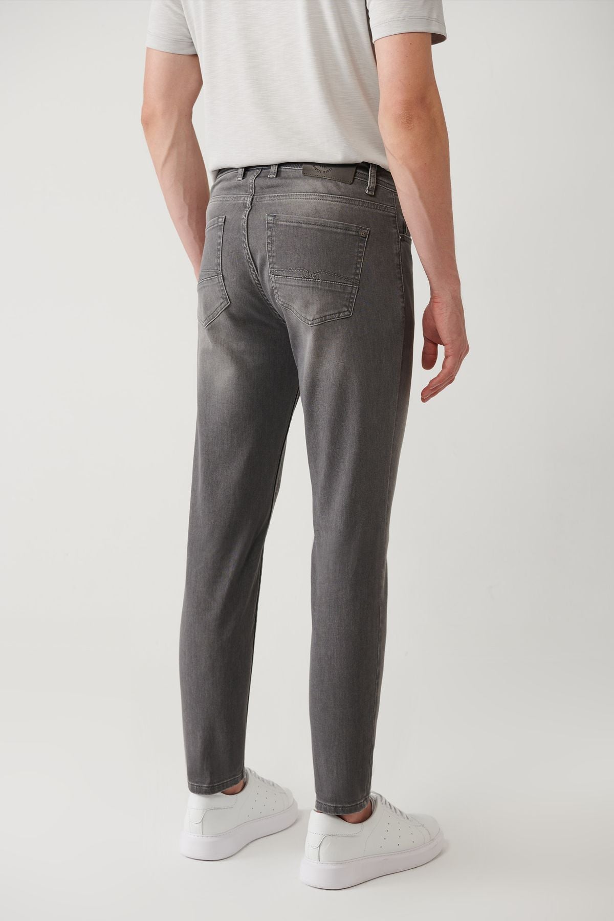 Men's Gray Obedness Washing Flexible Jean Pants A41y3514