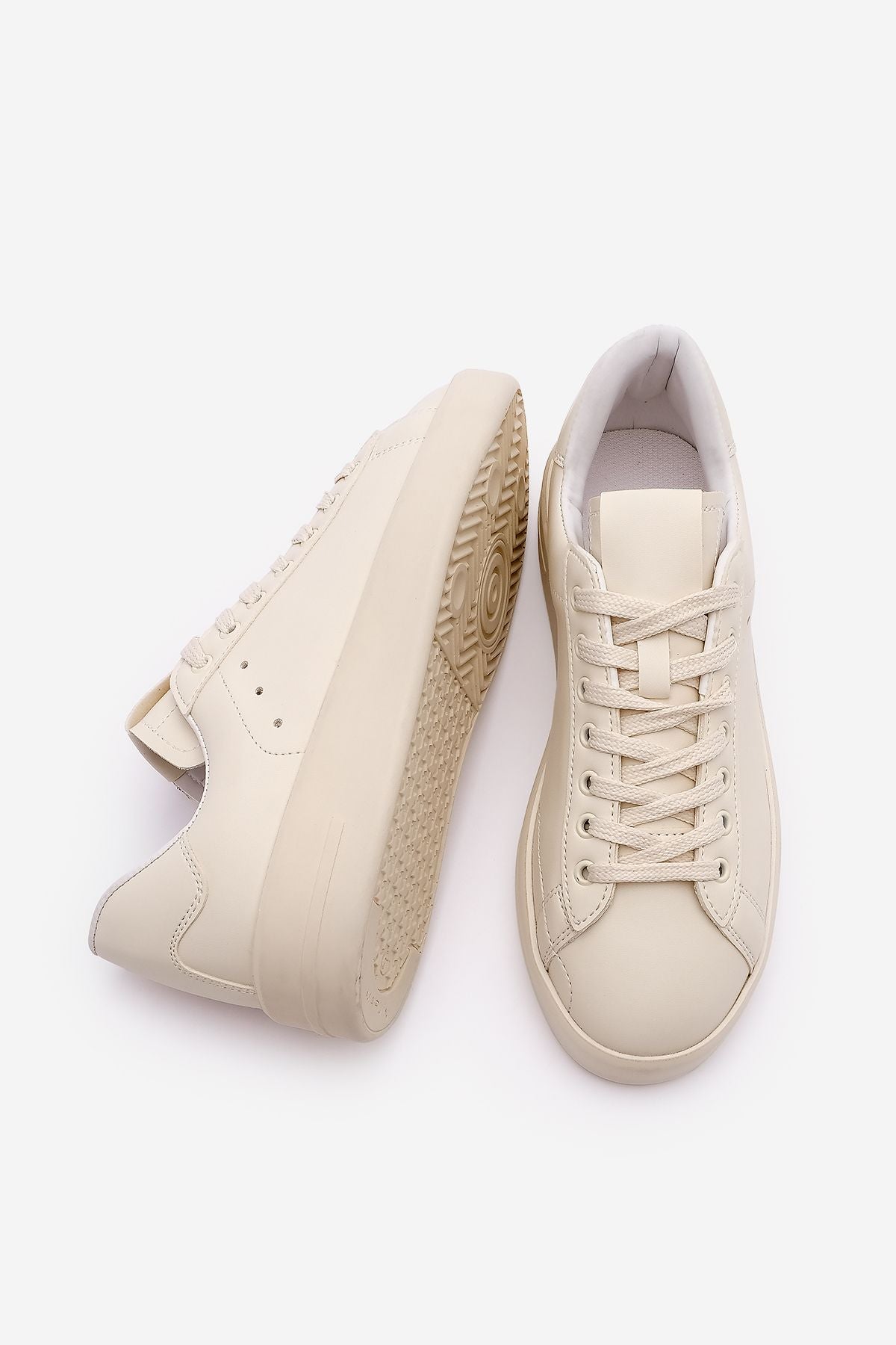 Women Sneaker thick sole laged laced sneakers dopre ecru