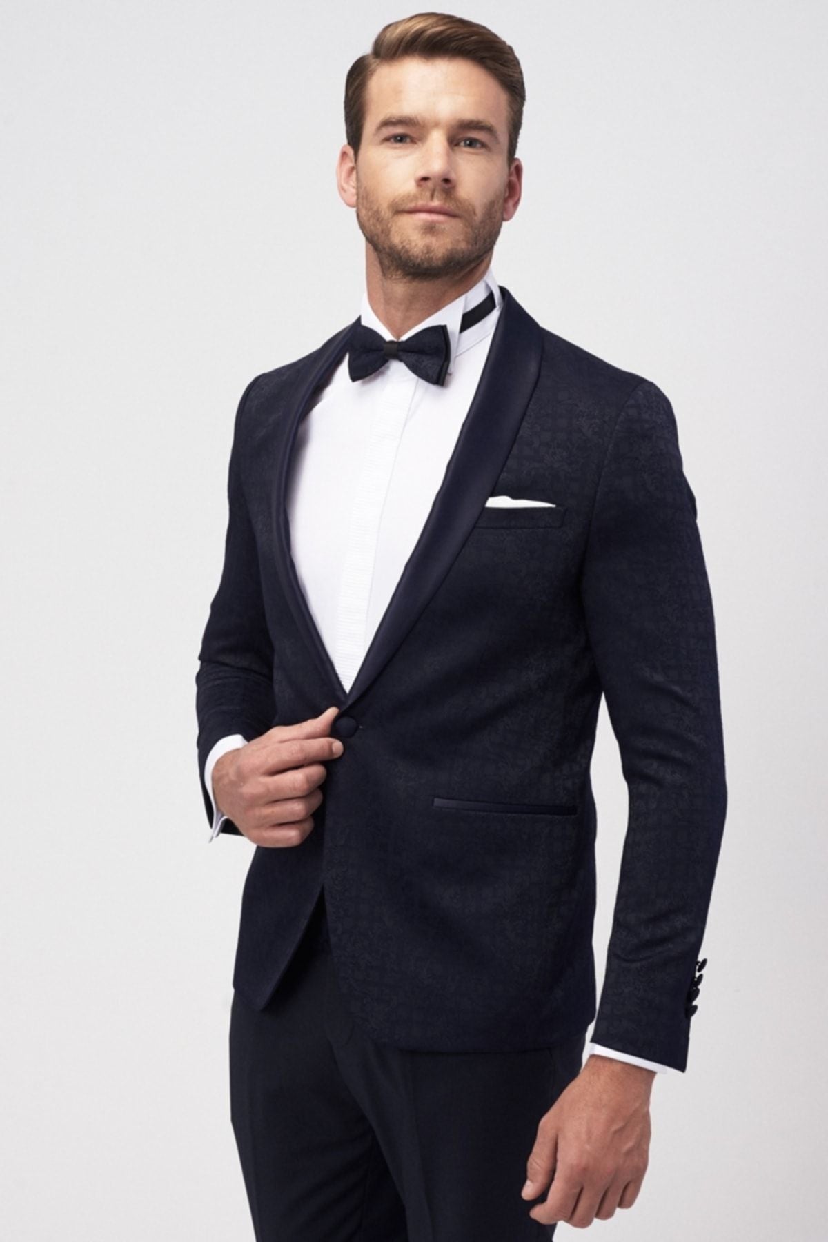 Men's slim fit narrow cut -off pattern tuxedo grooming