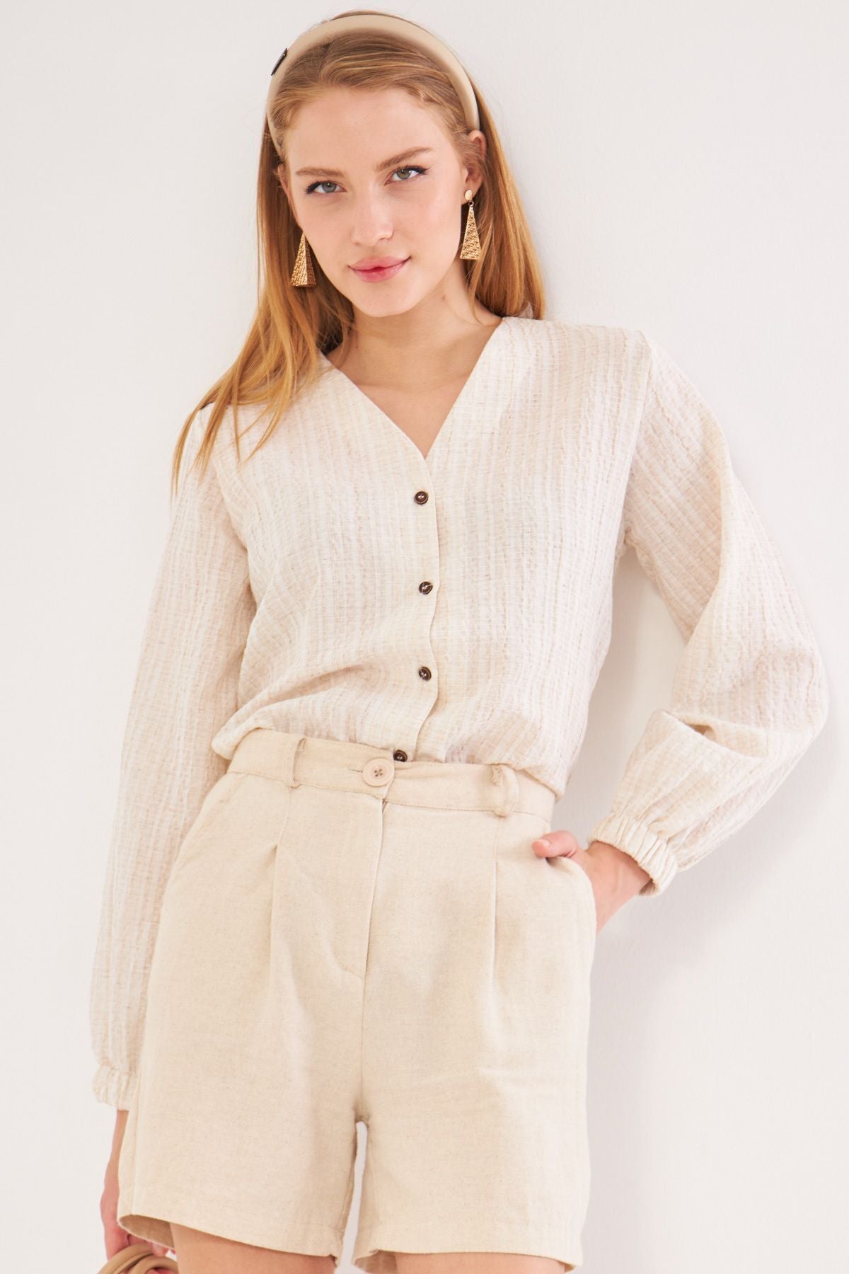 WOMEN'S CREAM ARMED BUILDING BUILDING SHIRT ARM-24K001002