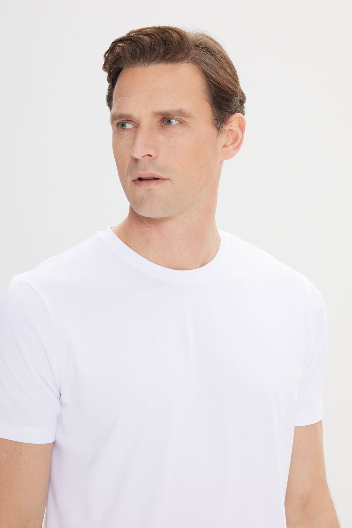 Men's white slim fit narrow cut cotton bike collar t -shirt