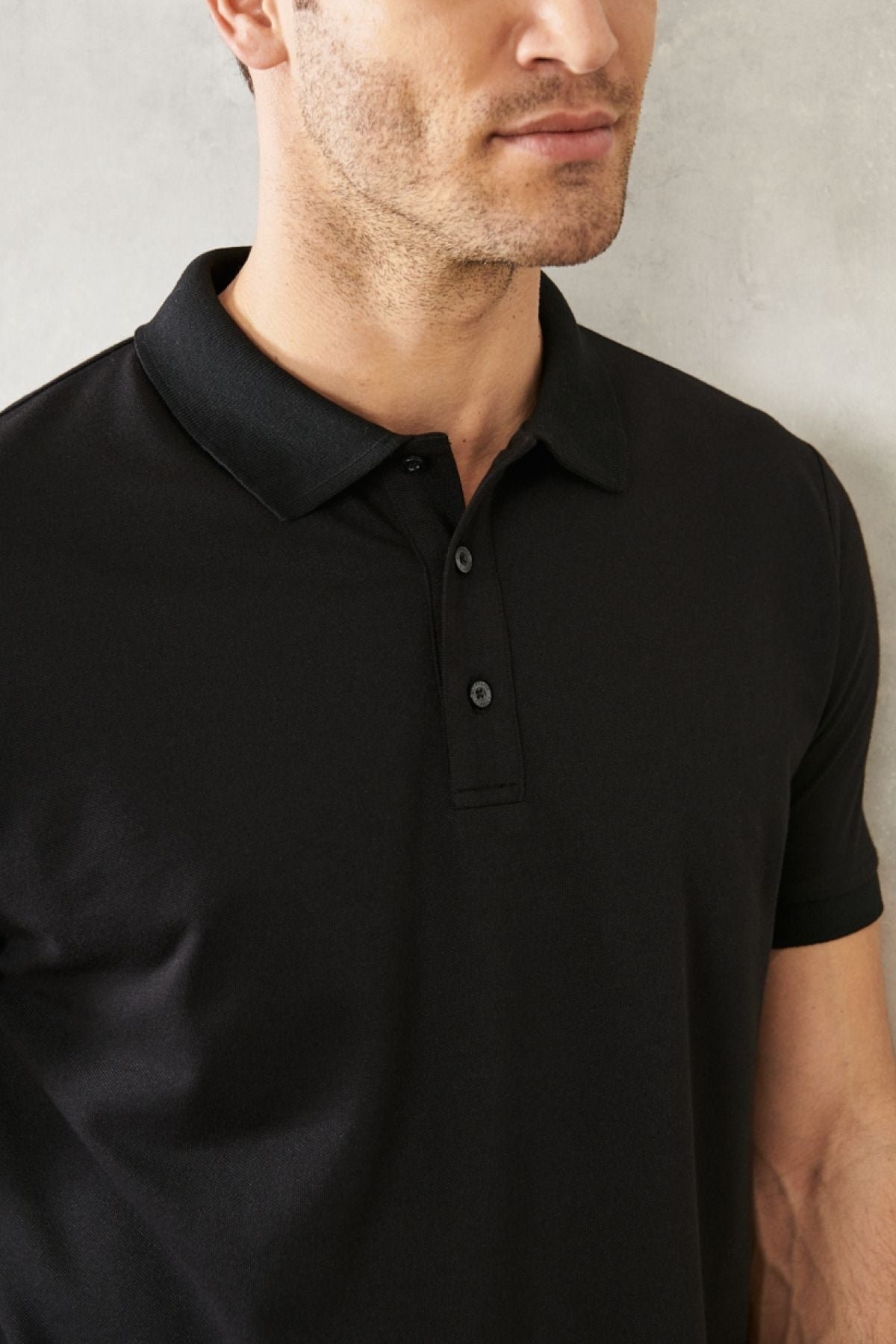 Men-Plugging Cotton Fabric Slim Fit Narrow Cutting Jet Black Curled Polo Yaka T-shirt