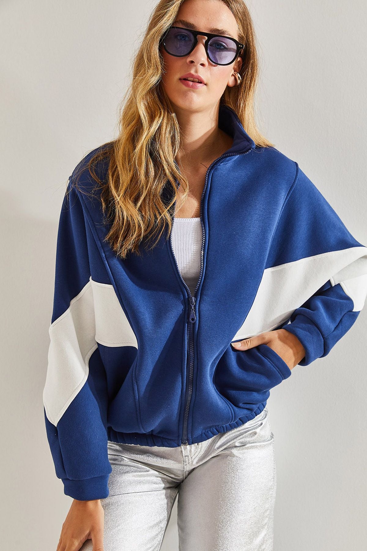 Woman Three Yarn Zipper Parts Cardigan