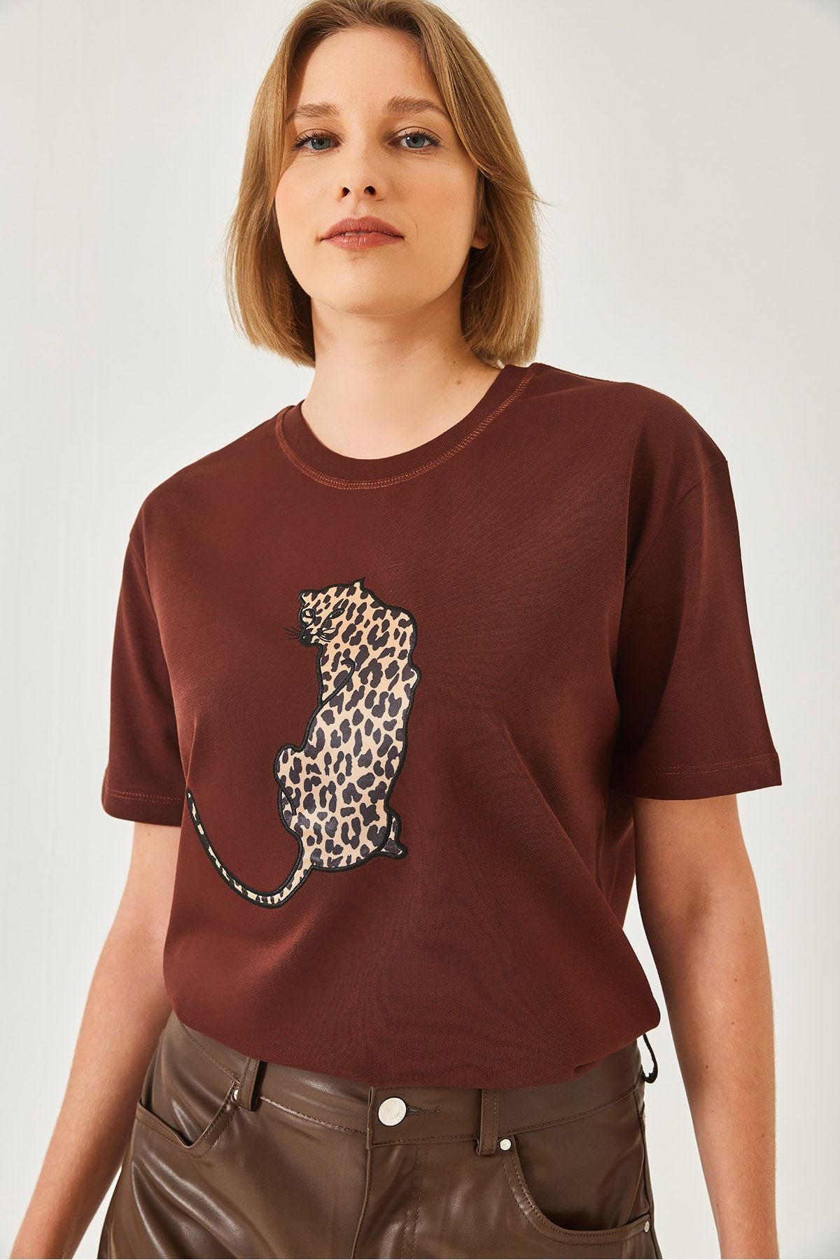 Female Bicycle Collar Leopard Printed Tshirt 60261345