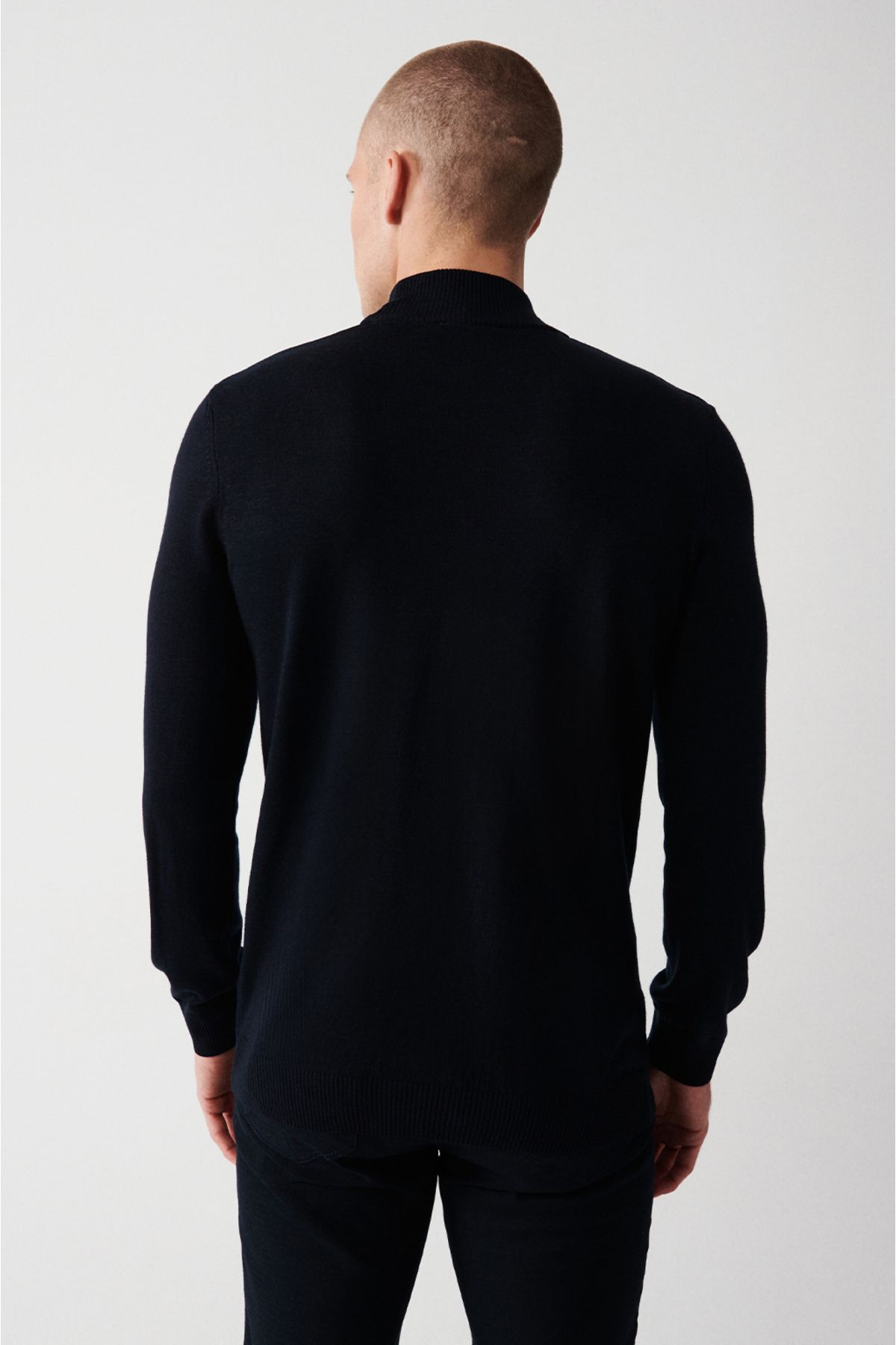 Men's navy blue half -fisherman collar feathered knitwear sweater E005001
