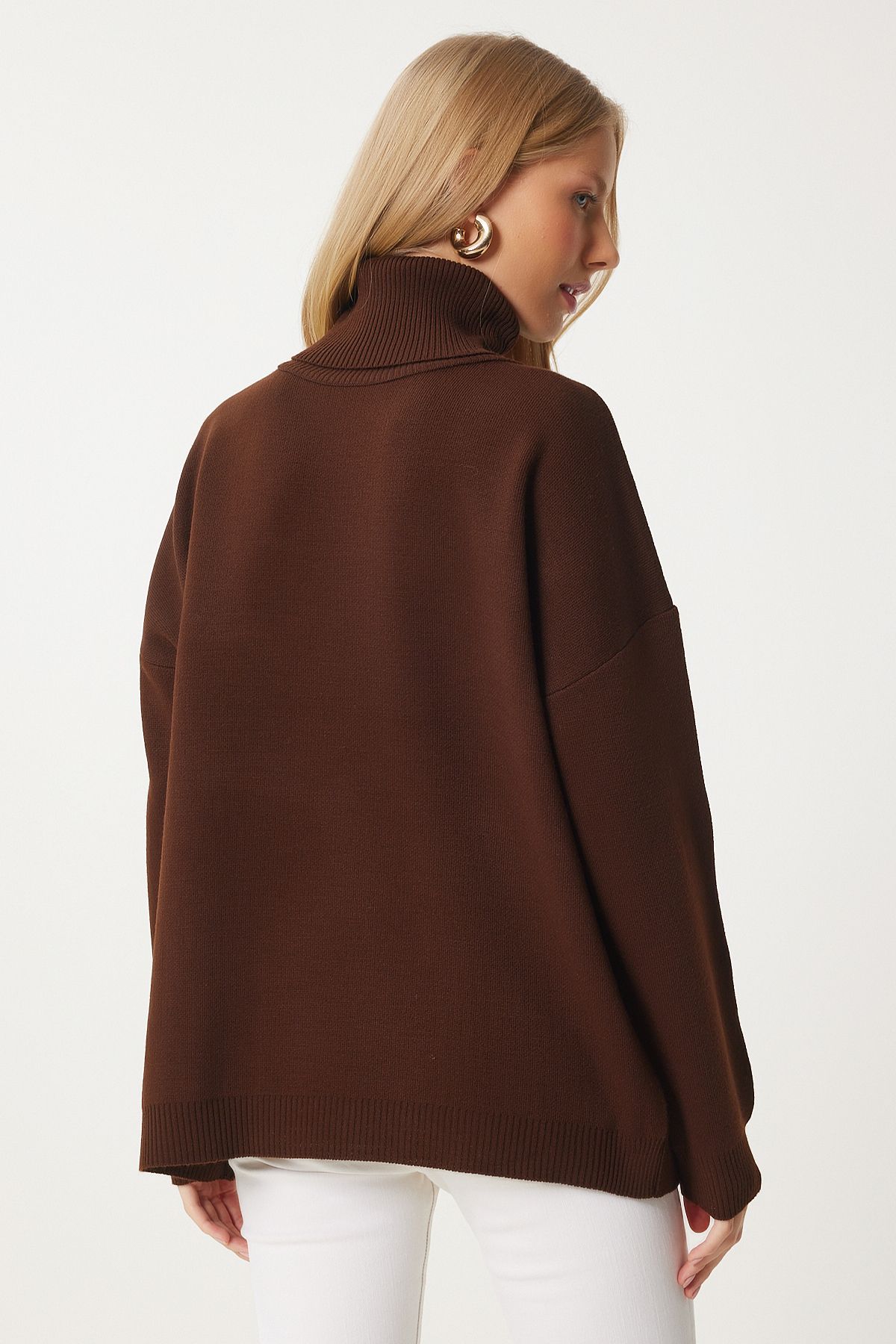 Female brown fisherman collar overlooking knitwear sweater BV00084