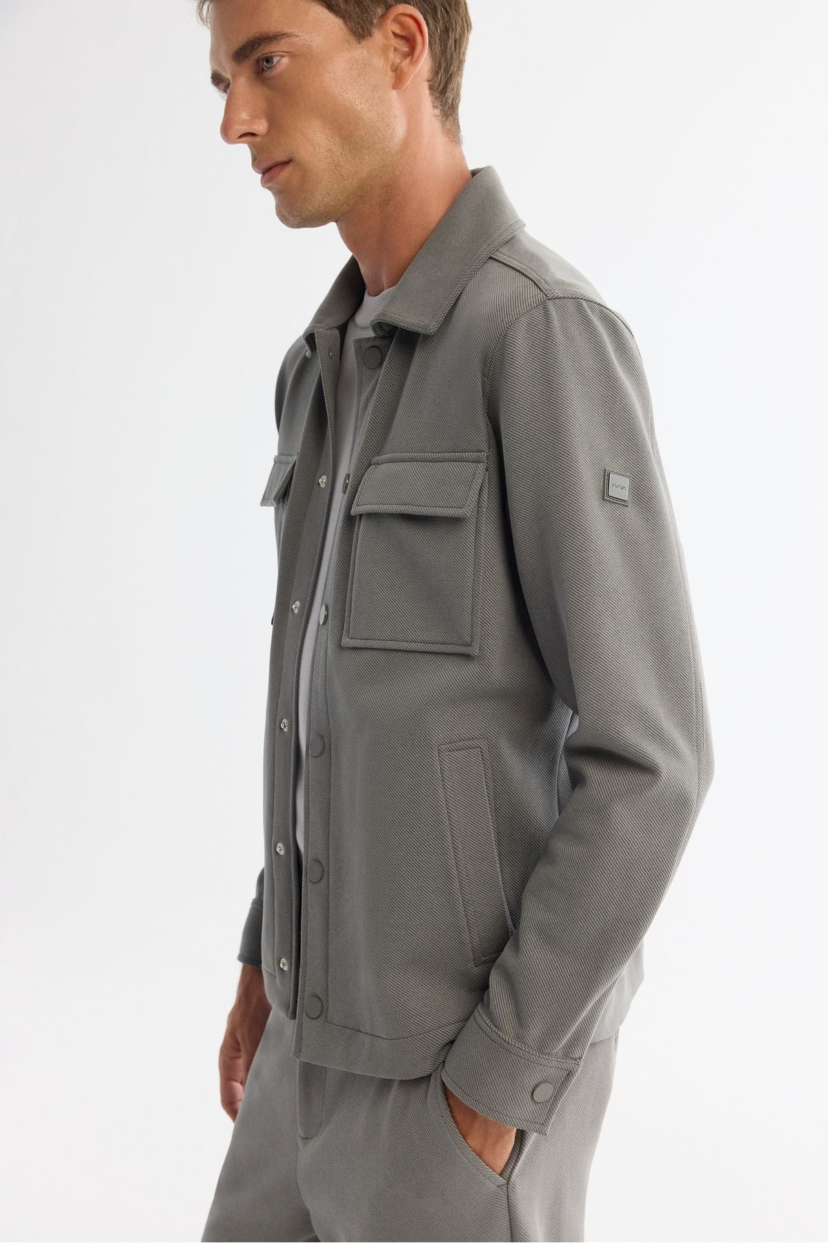 Men's gray-green classic collar double pocket shirt jacket A42Y2092
