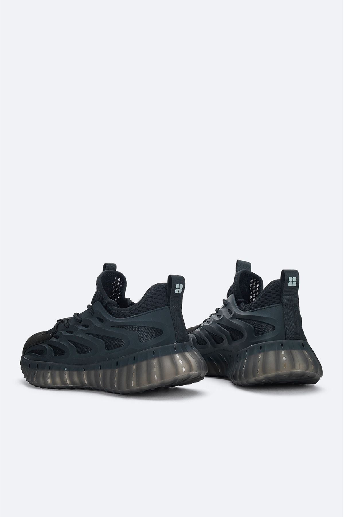 Men's black flexible floor sneaker shoes A41y8023