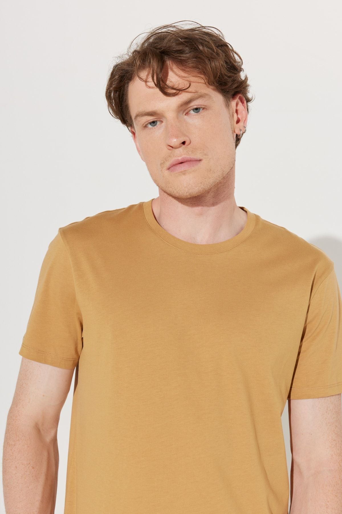 Men's mustard slim fit narrow cut 100 %cotton bike collar Basic T -shirt