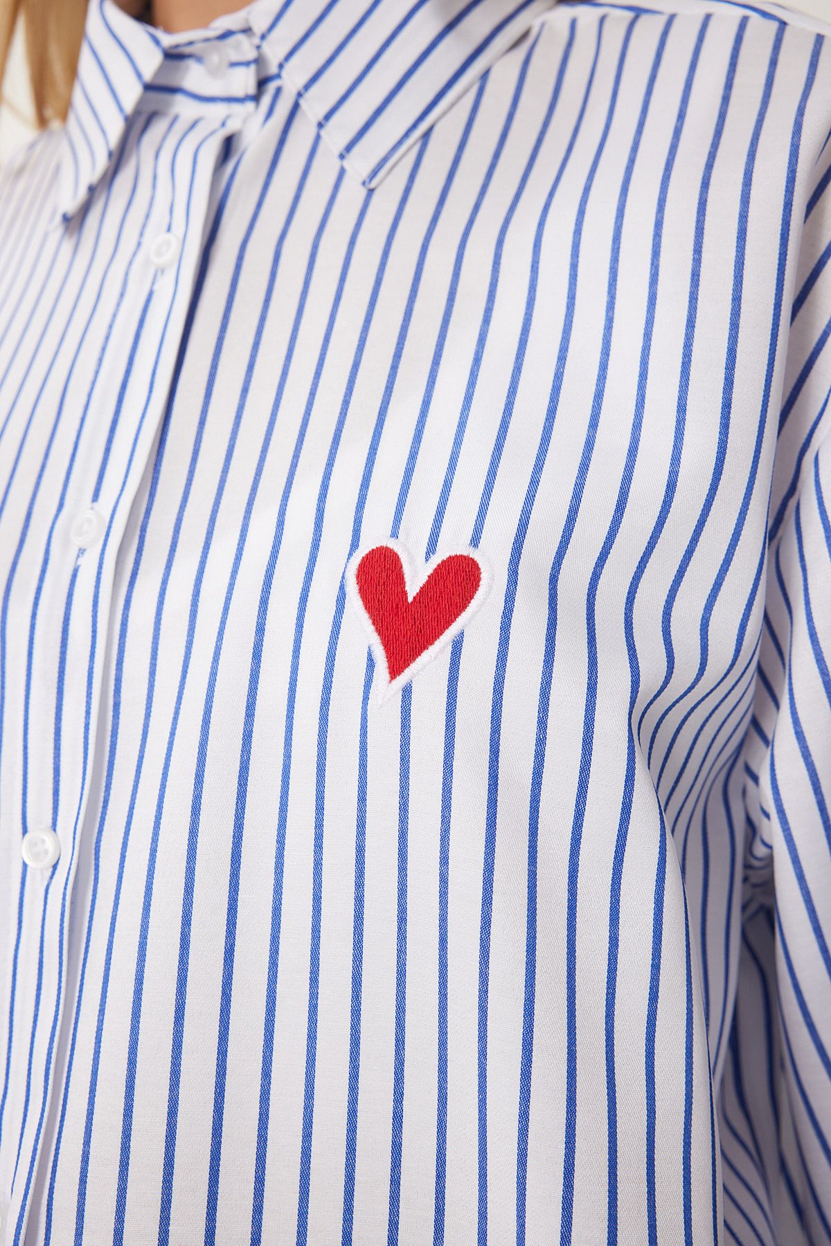 Woman White Heart Embroidered Striped Oversize poplin shirt DX00016
