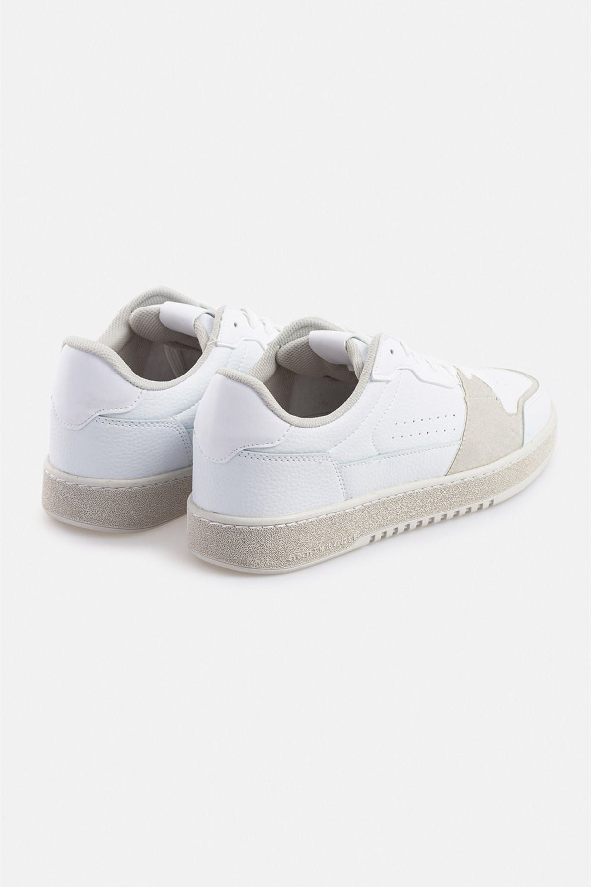 Men's white piece flexible floor sneaker shoes A31y8025
