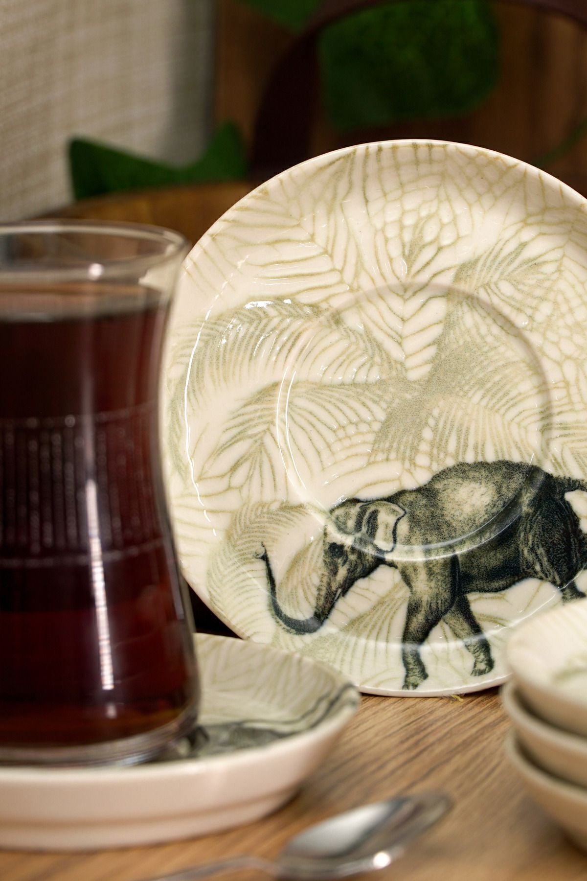 Elephant nature 6 pieces 12cm porcelain tea plate broken white