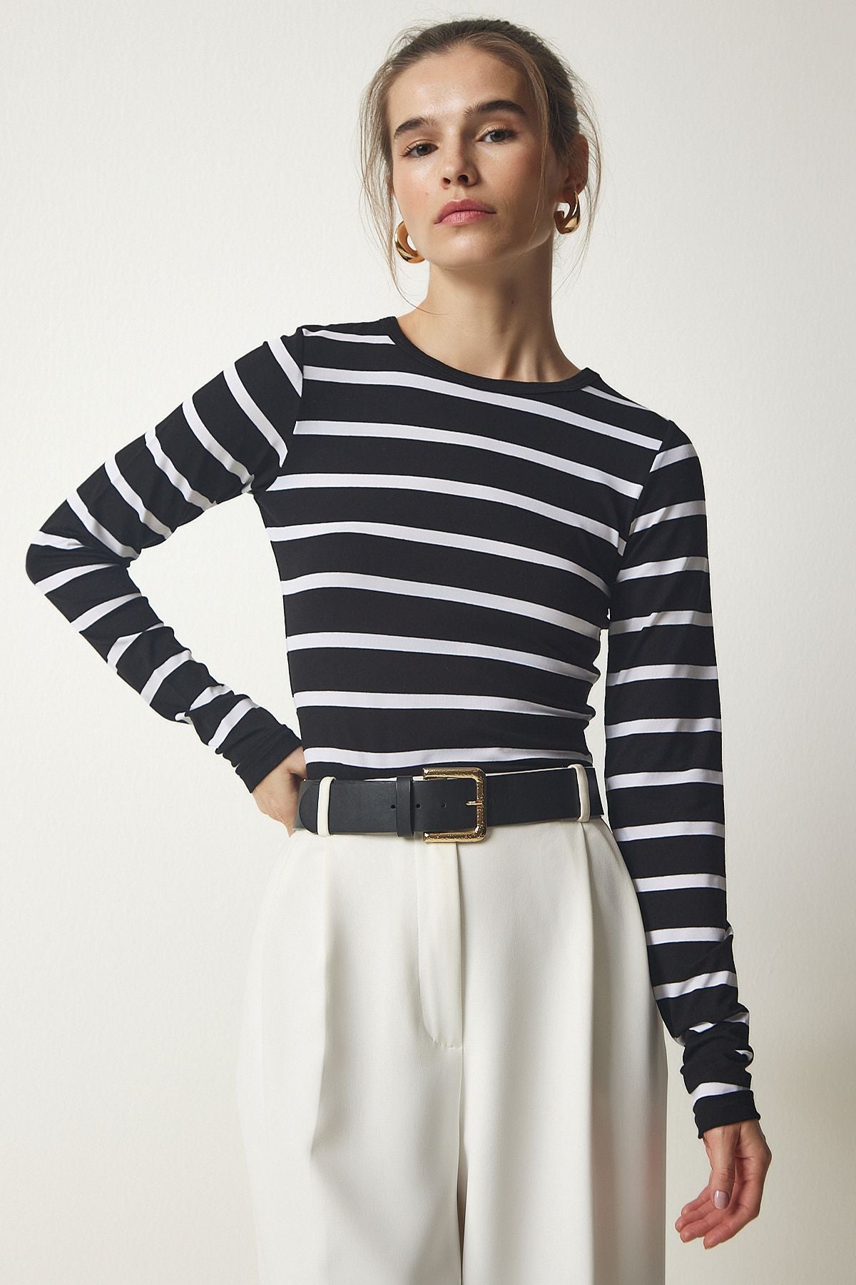 Woman Black striped knitted blouse LD00065