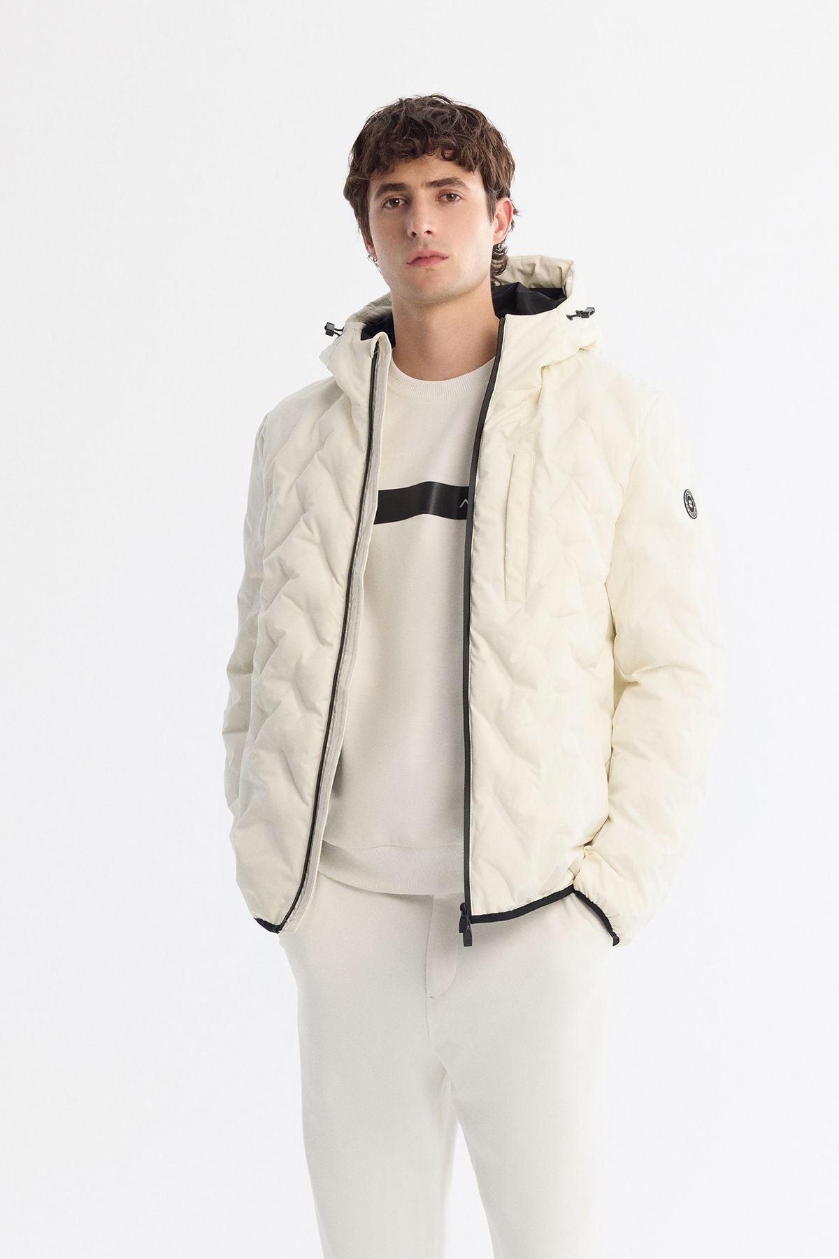 Men's white hooded water -driven windproof transport hanger Mont A42y6041