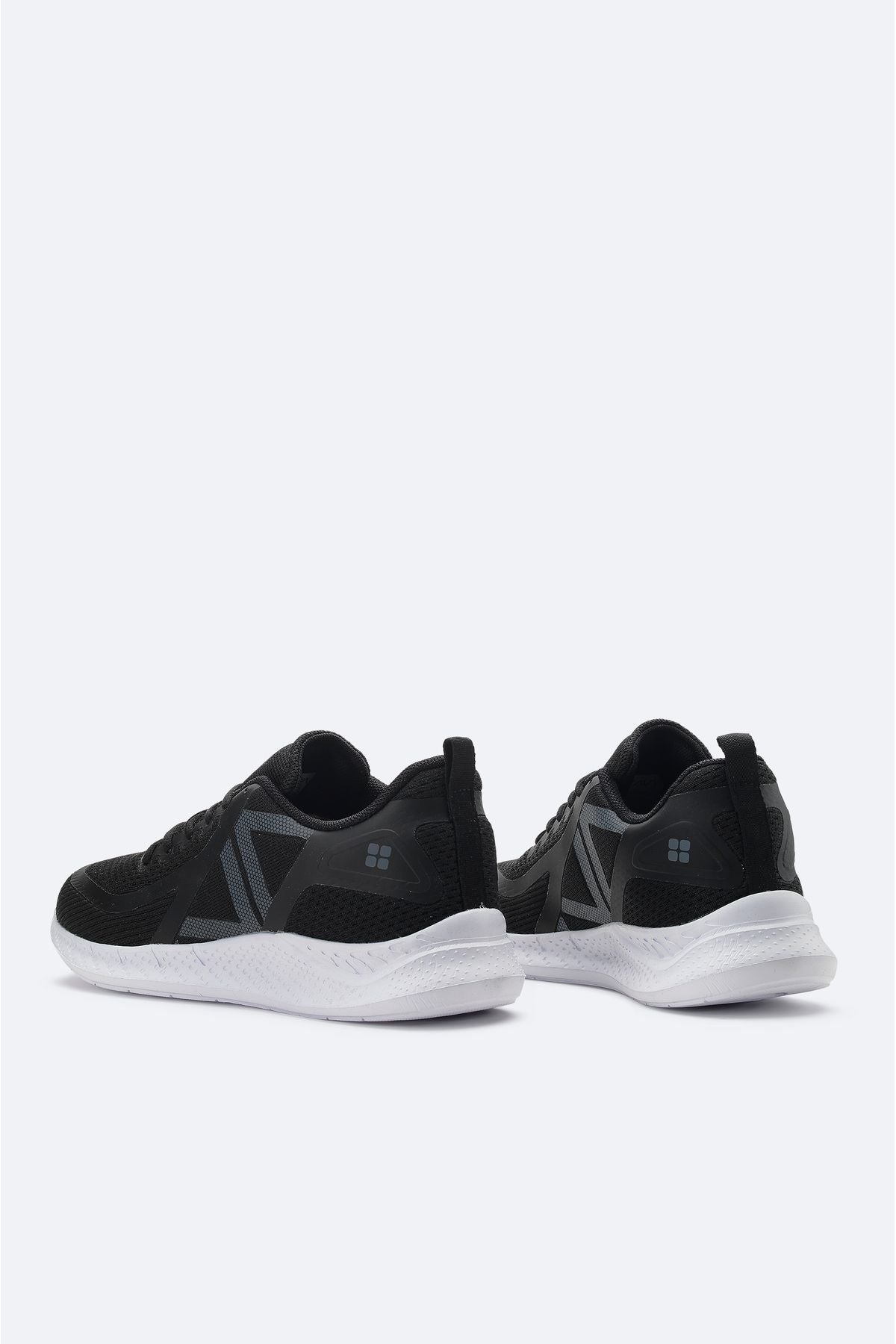 Men's black printed flexible floor sneaker shoes A31y8003