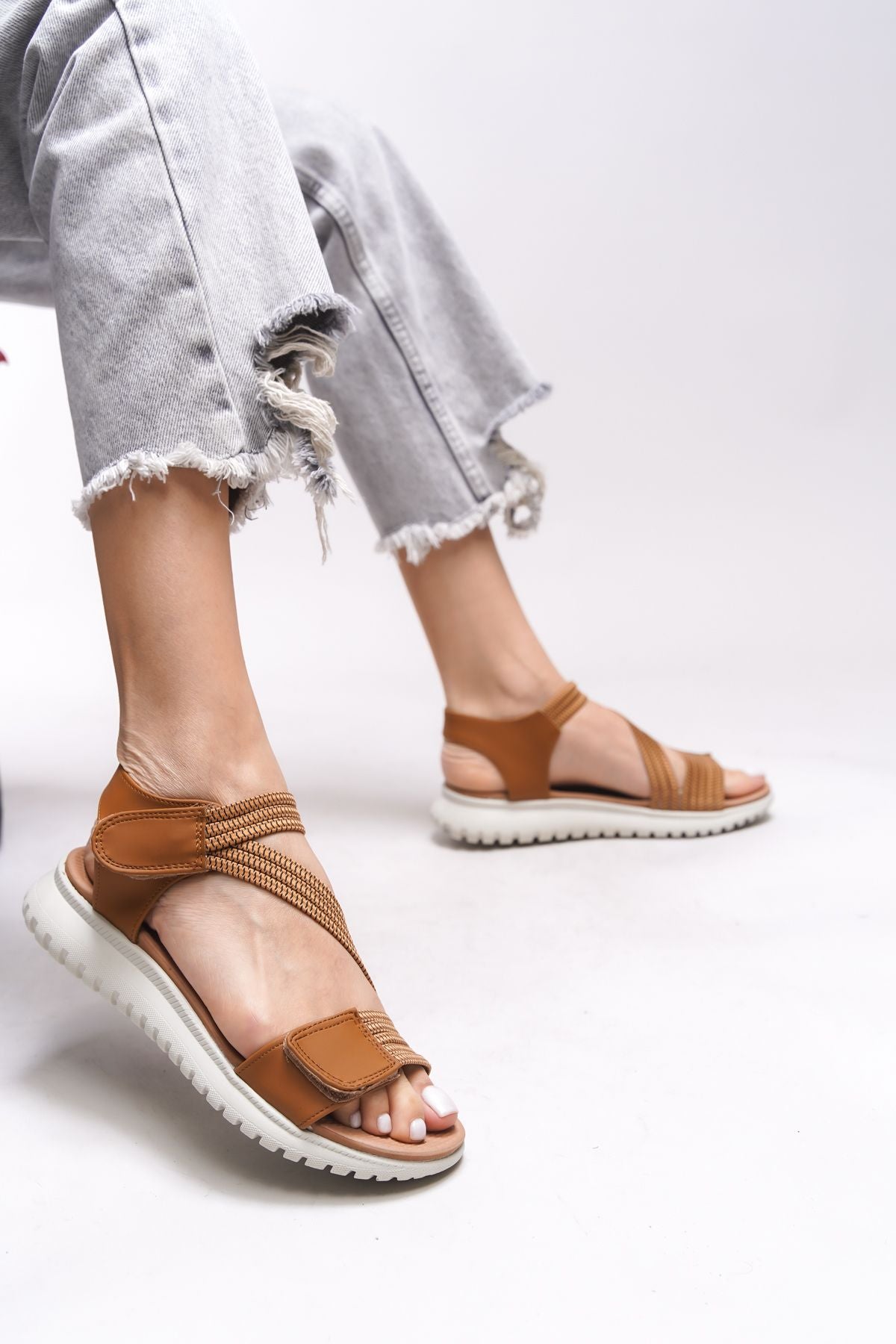 Yvnaestra woman sandals 00121002 taba