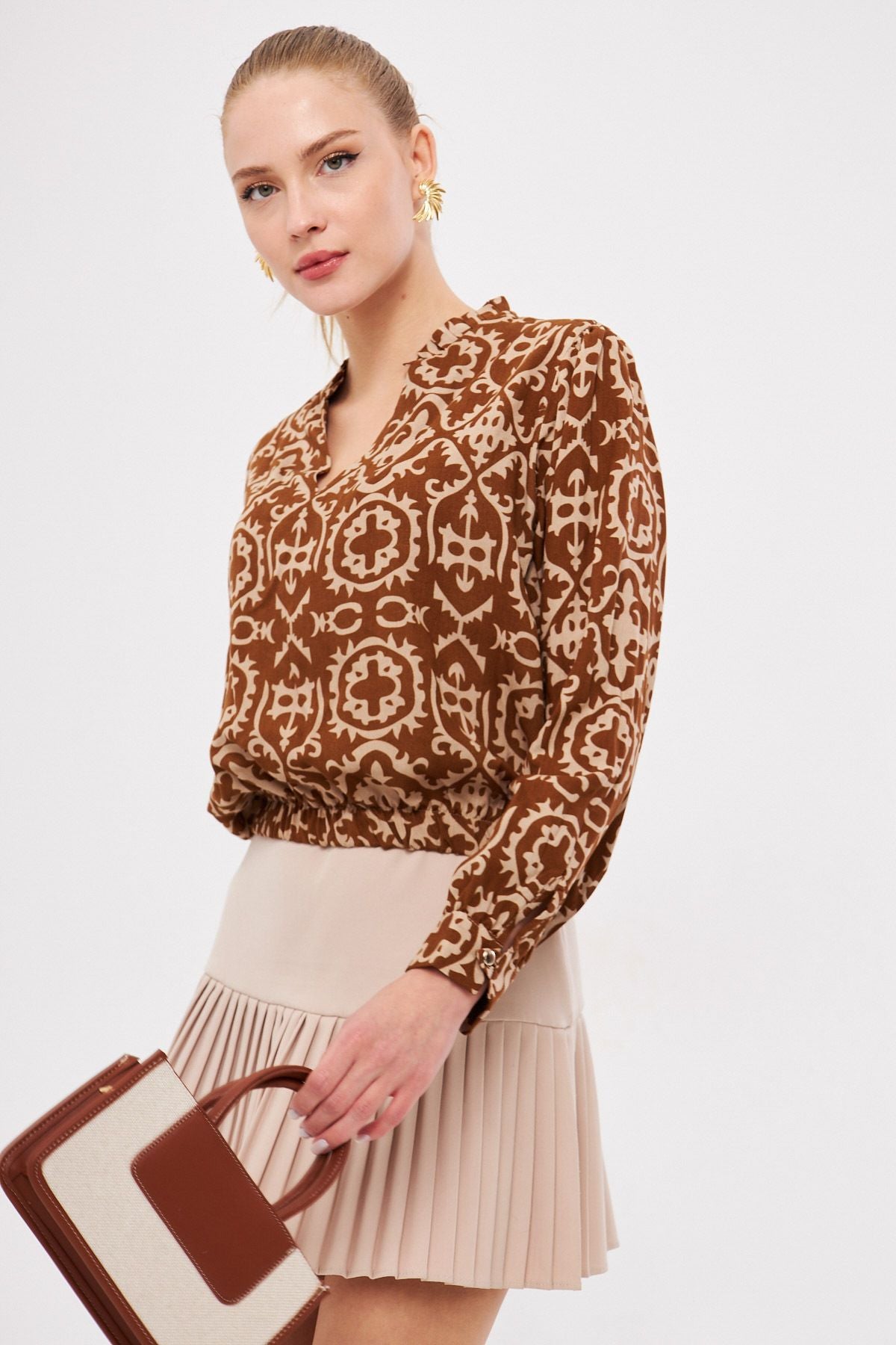 Female Coffee V-Neck Collar Pile Detailed Waist Waist Bluke Blouse ARM-25K001003