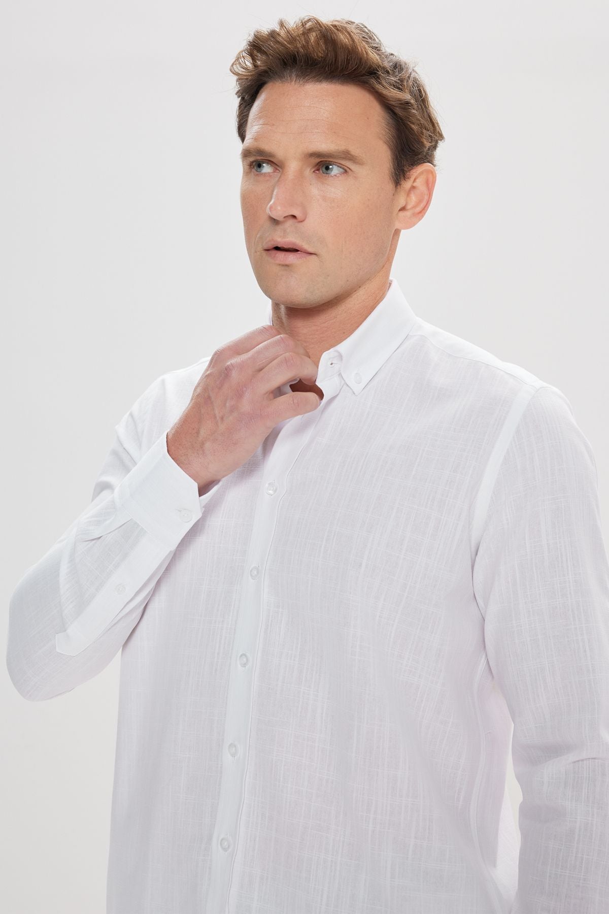 Men's white 100 %cotton breathing fabric pennant Oxford slim fit button collar shirt