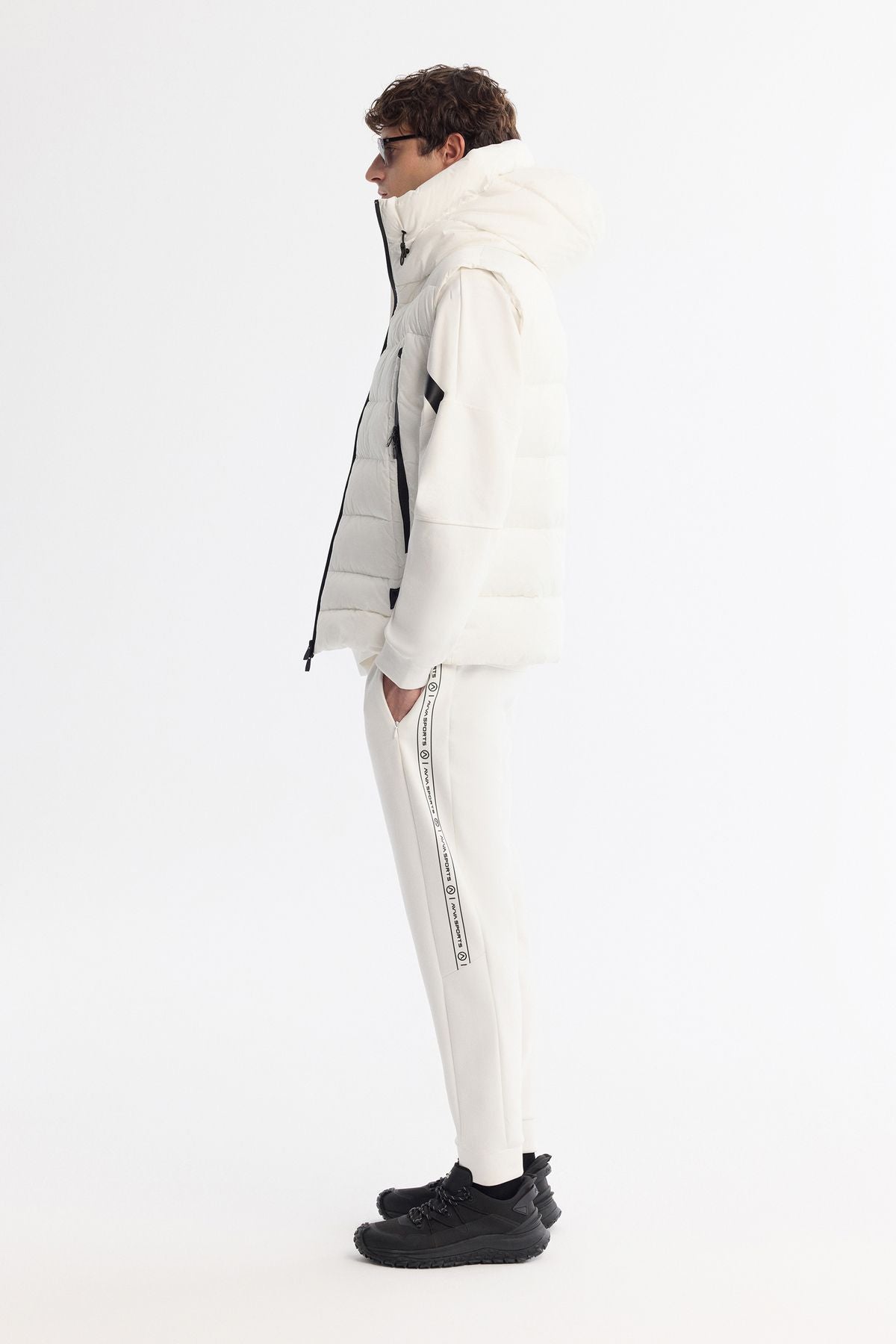 Men's white hooded water repulsion windproof swelling vest A42y6504