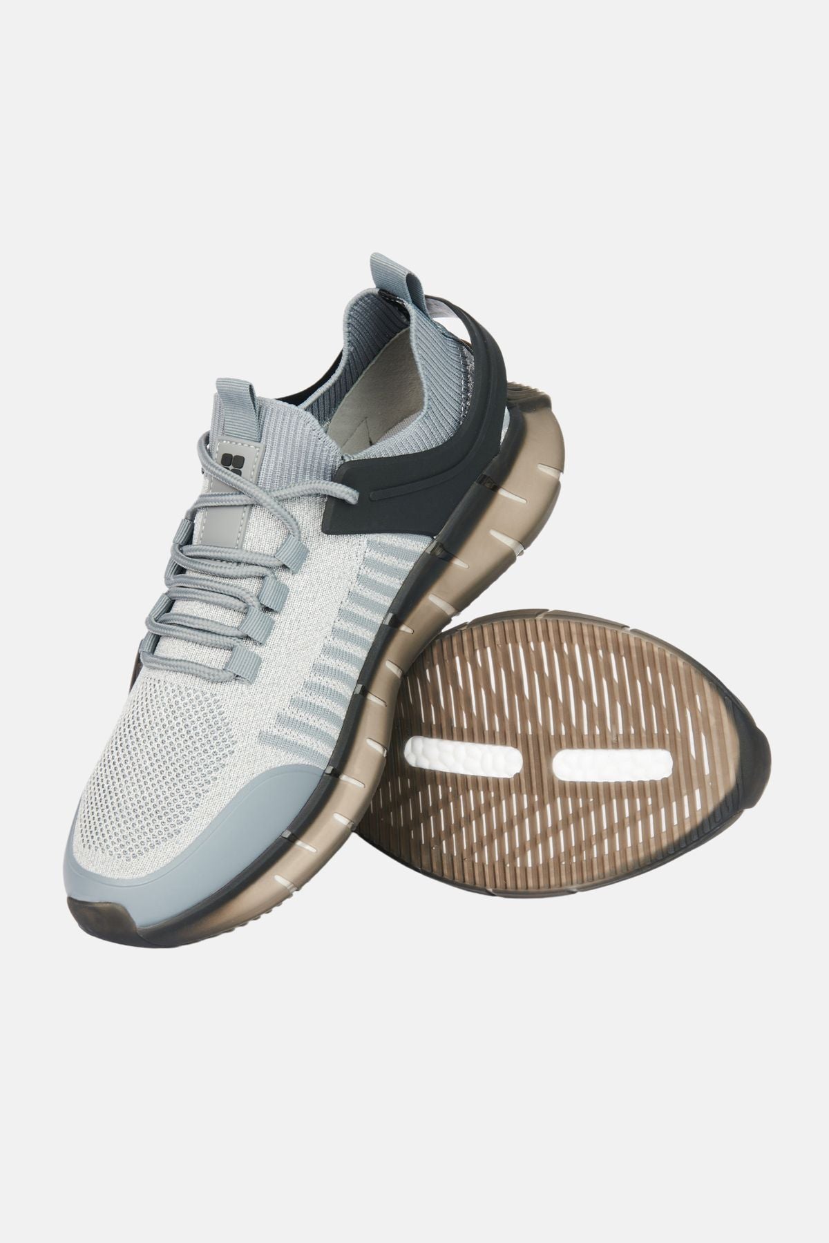 Men's gray flexible floor sneaker shoes A32y8002