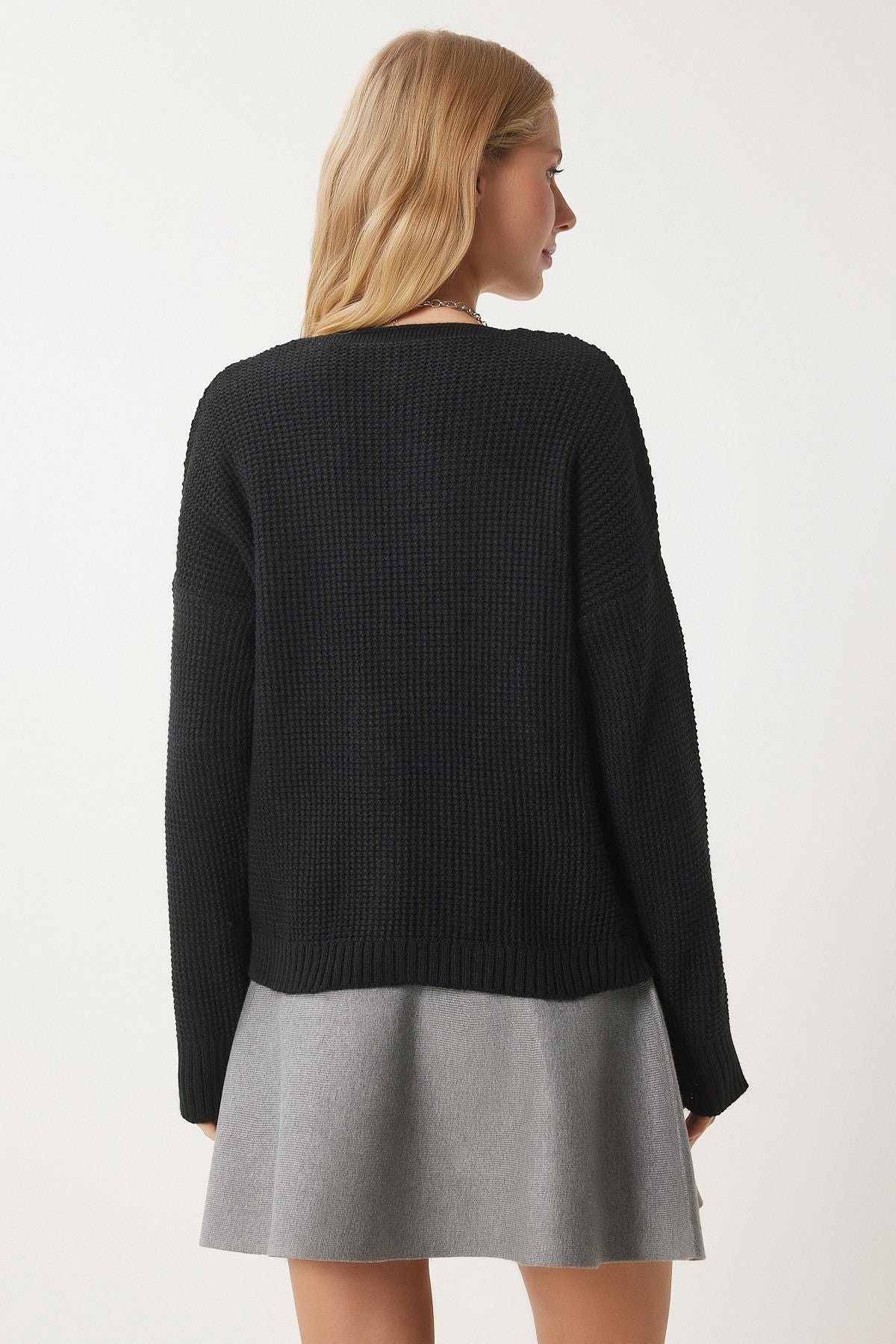 Female Black V -Neck Heart Tissue Knitwear Cardigan KG00011