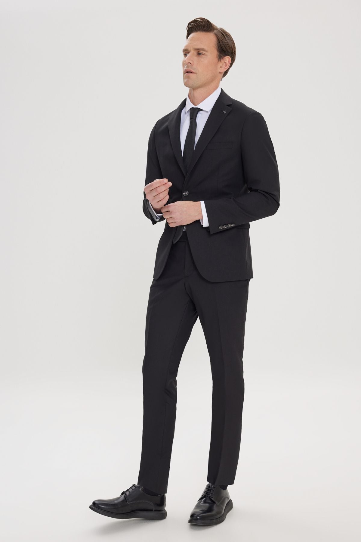 Men's black slim fit narrow cutting mono collar suits