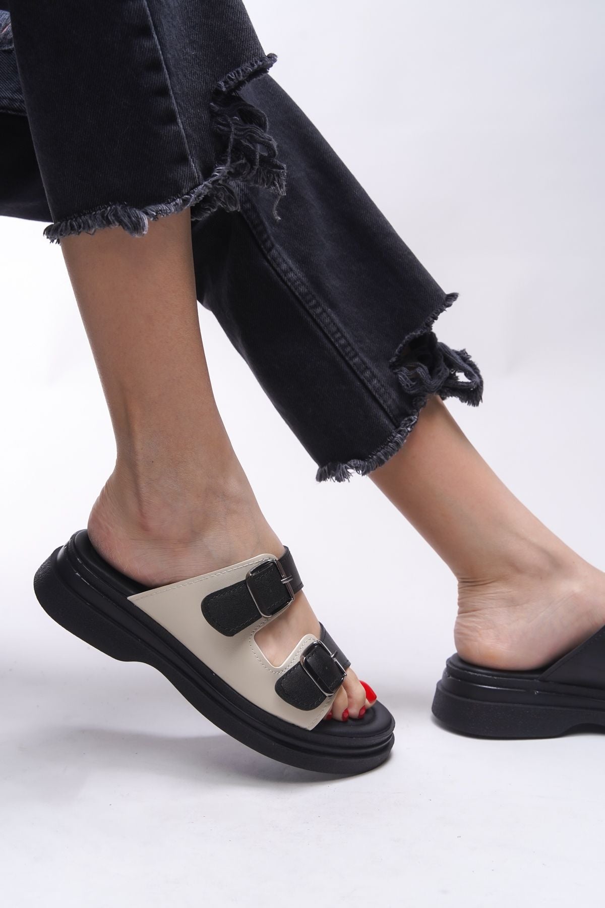 Winlaerla Women Slippers 0012245 Black Skin
