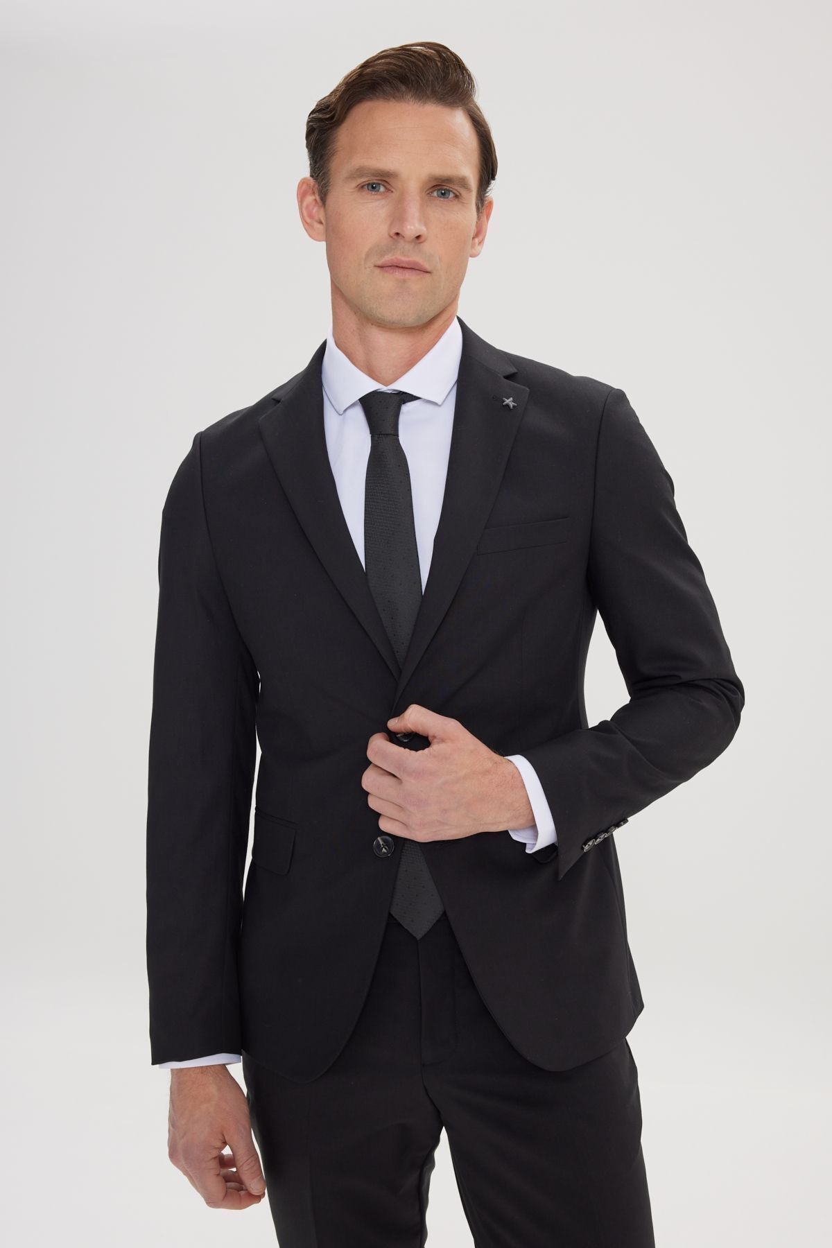 Men's black slim fit narrow cutting mono collar suits