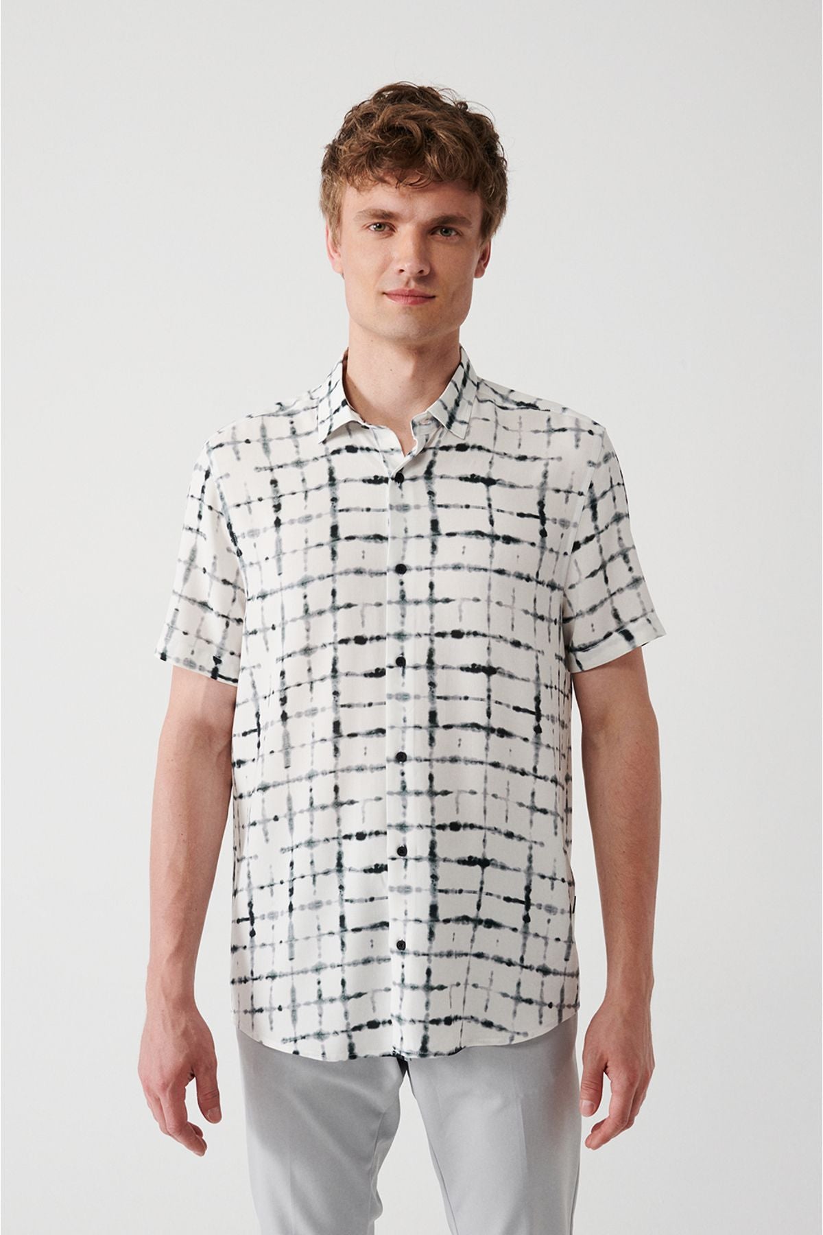 Men's white soft key patterned short sleeve shirt A31y2255