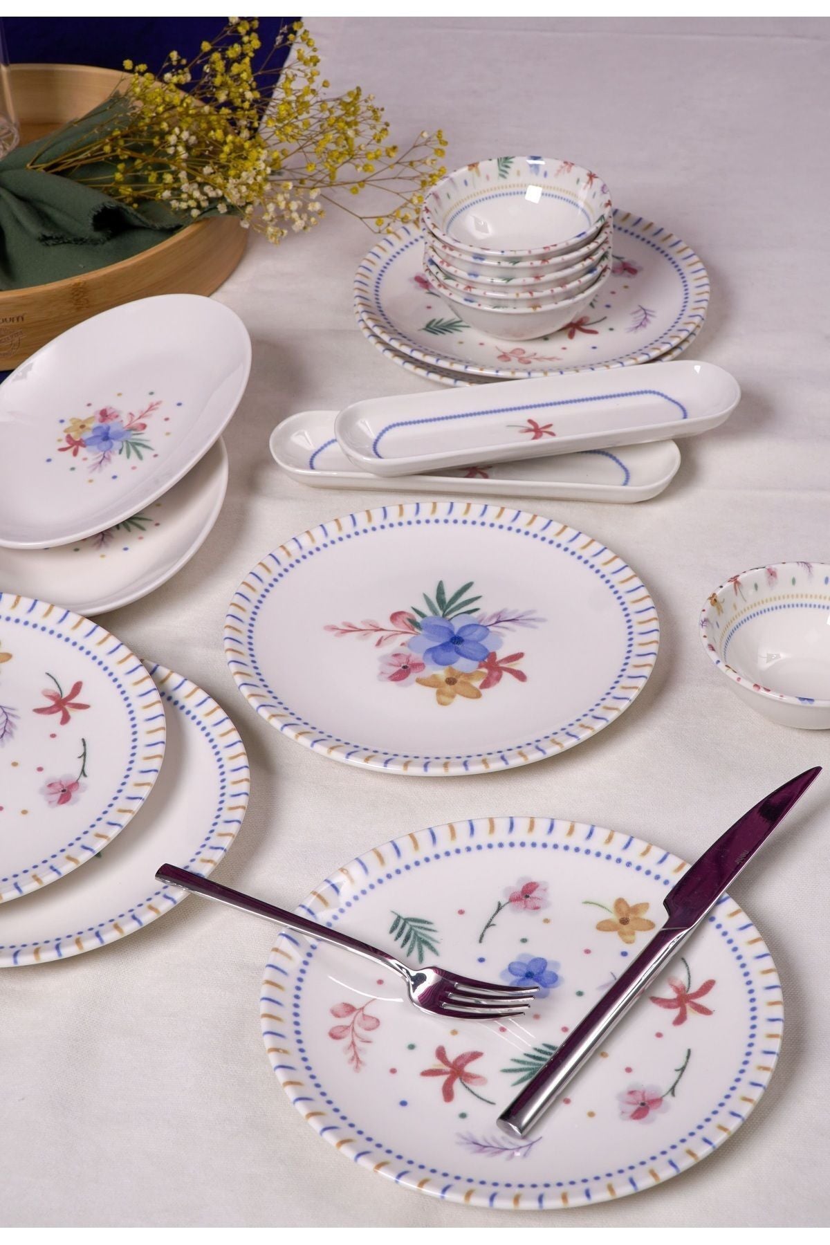 Dalya 16 Piece 6 people Porcelain Breakfast Set