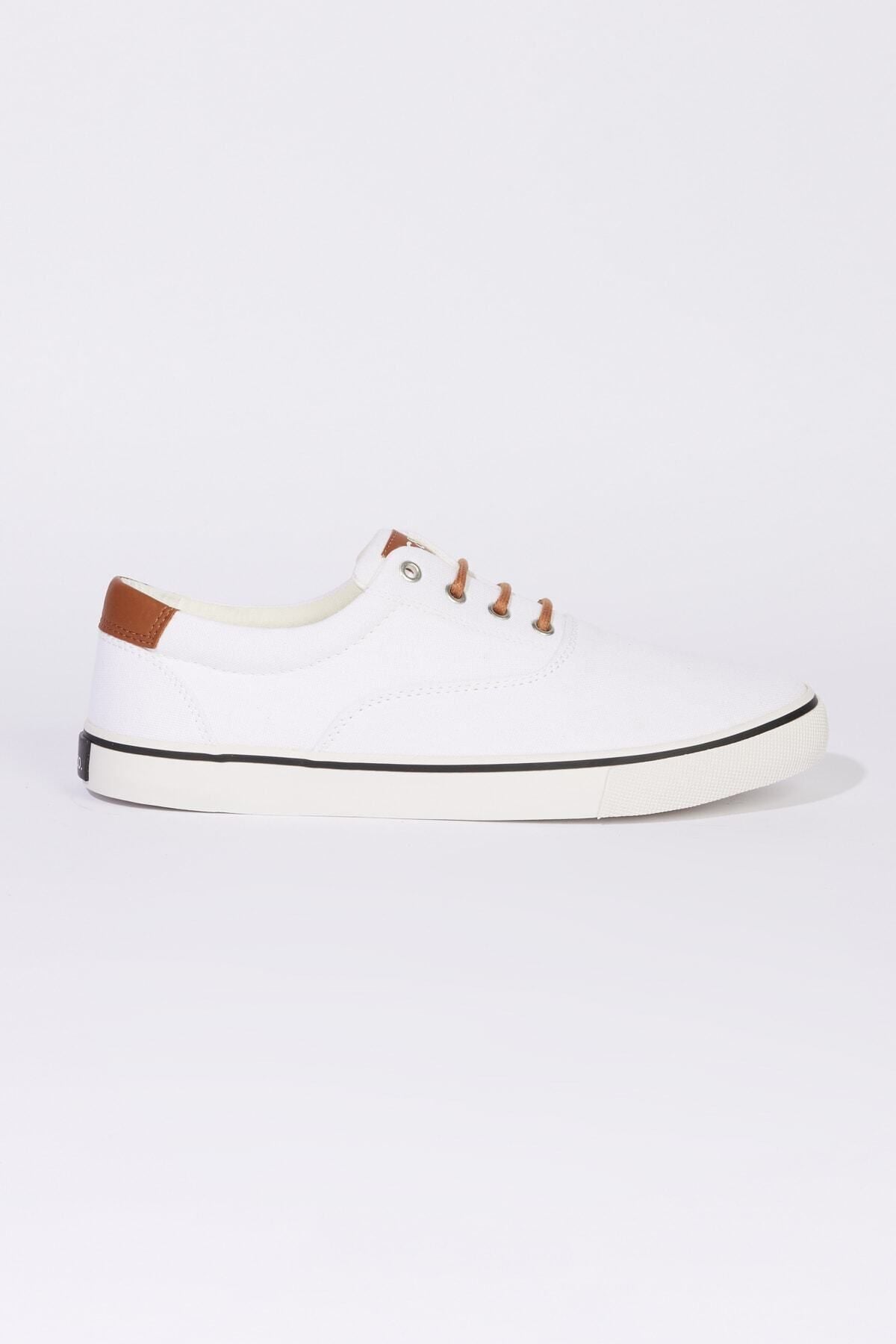 Men's white sneaker shoes