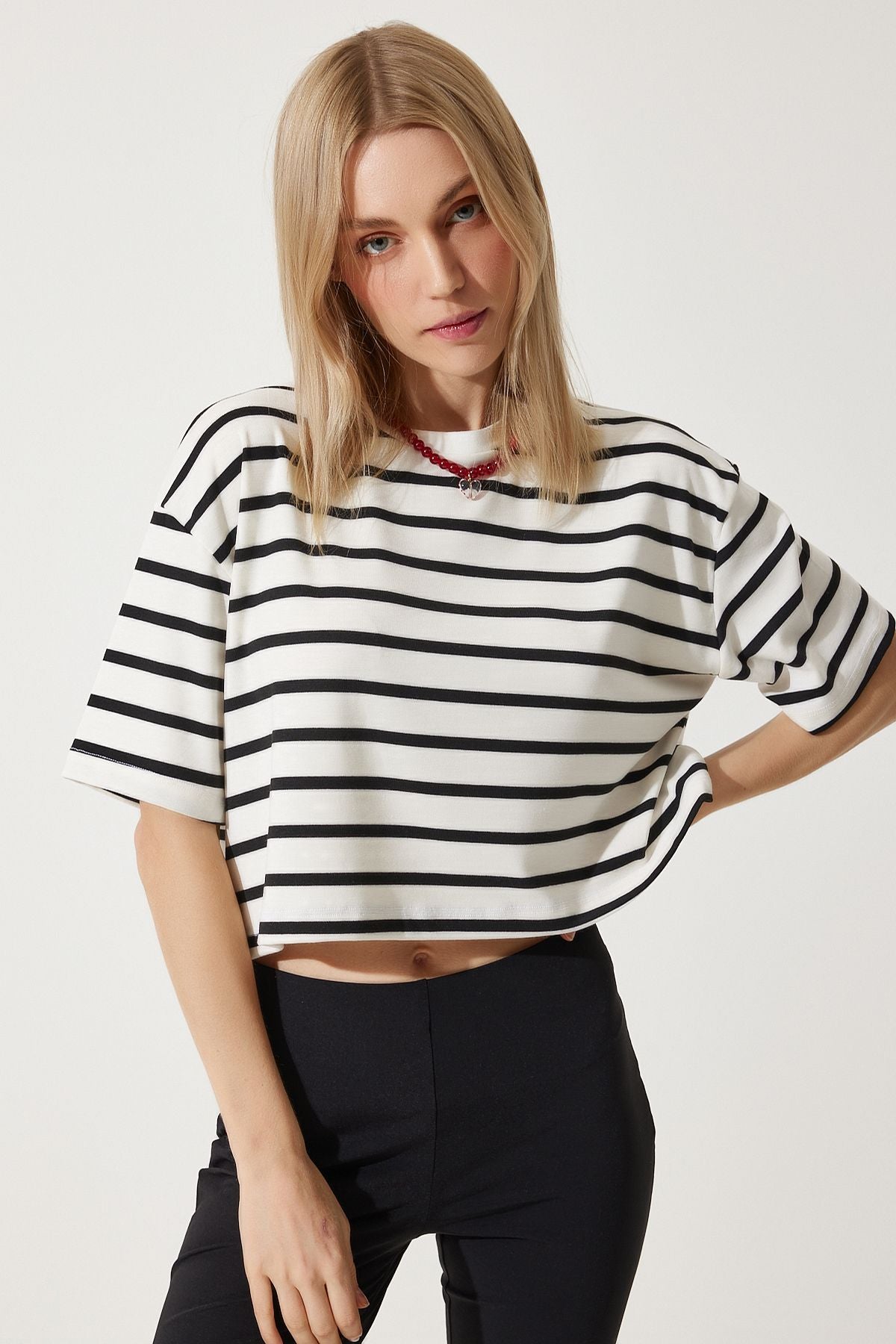 Woman White Black Striped Oversize Crop knitting T-shirt BP00162