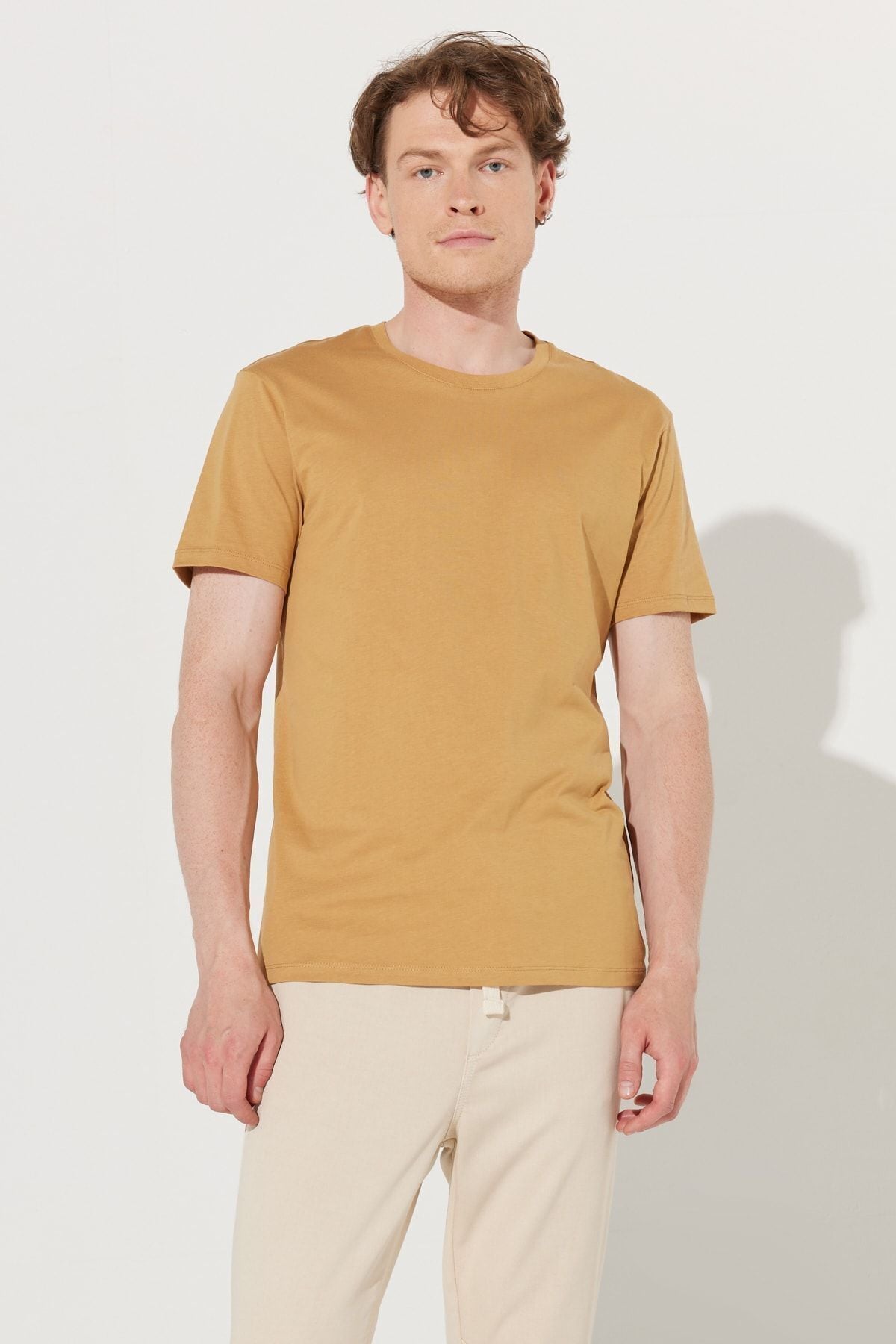 Men's mustard slim fit narrow cut 100 %cotton bike collar Basic T -shirt