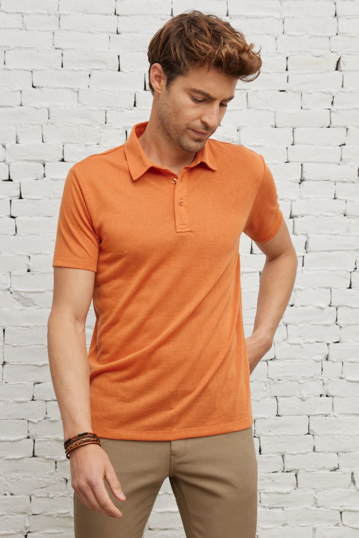 Men's orange slim fit narrow cut polo collar short sleeve linen -looking T -shirt