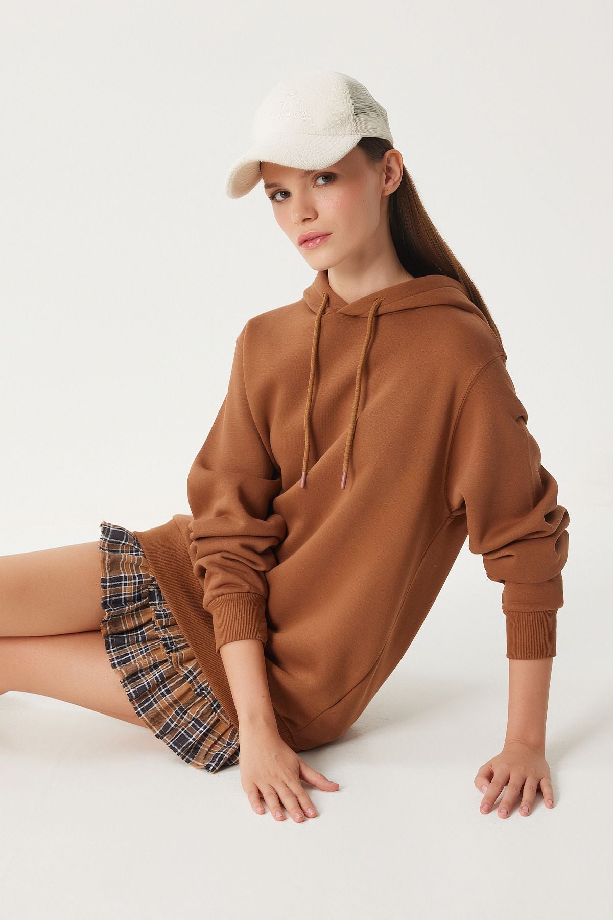 Female brown hooded charm with a wise hooded Sweatshirt vn00017