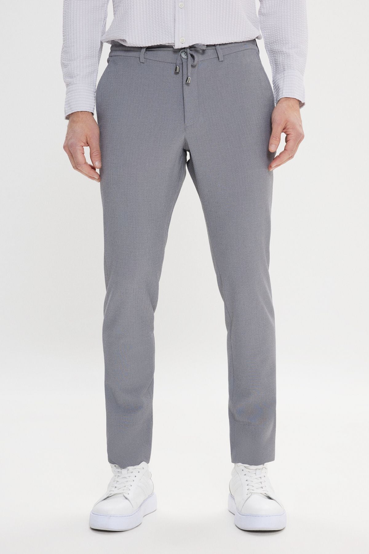 Men's gray slim fit narrow -cut waist tied side mobile wafer patterned pants