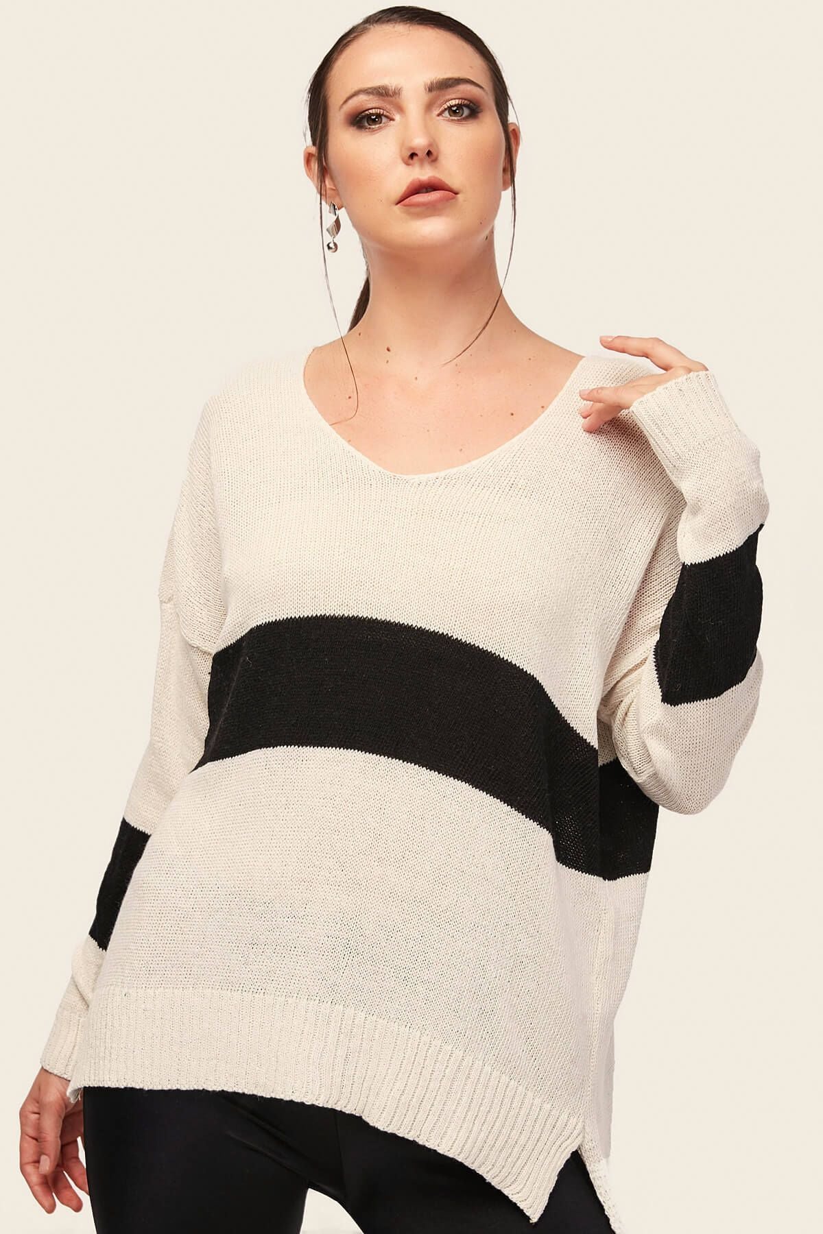 WOMEN ECRU V YAKA Two-colored front short back long sweater ARM-18K012042