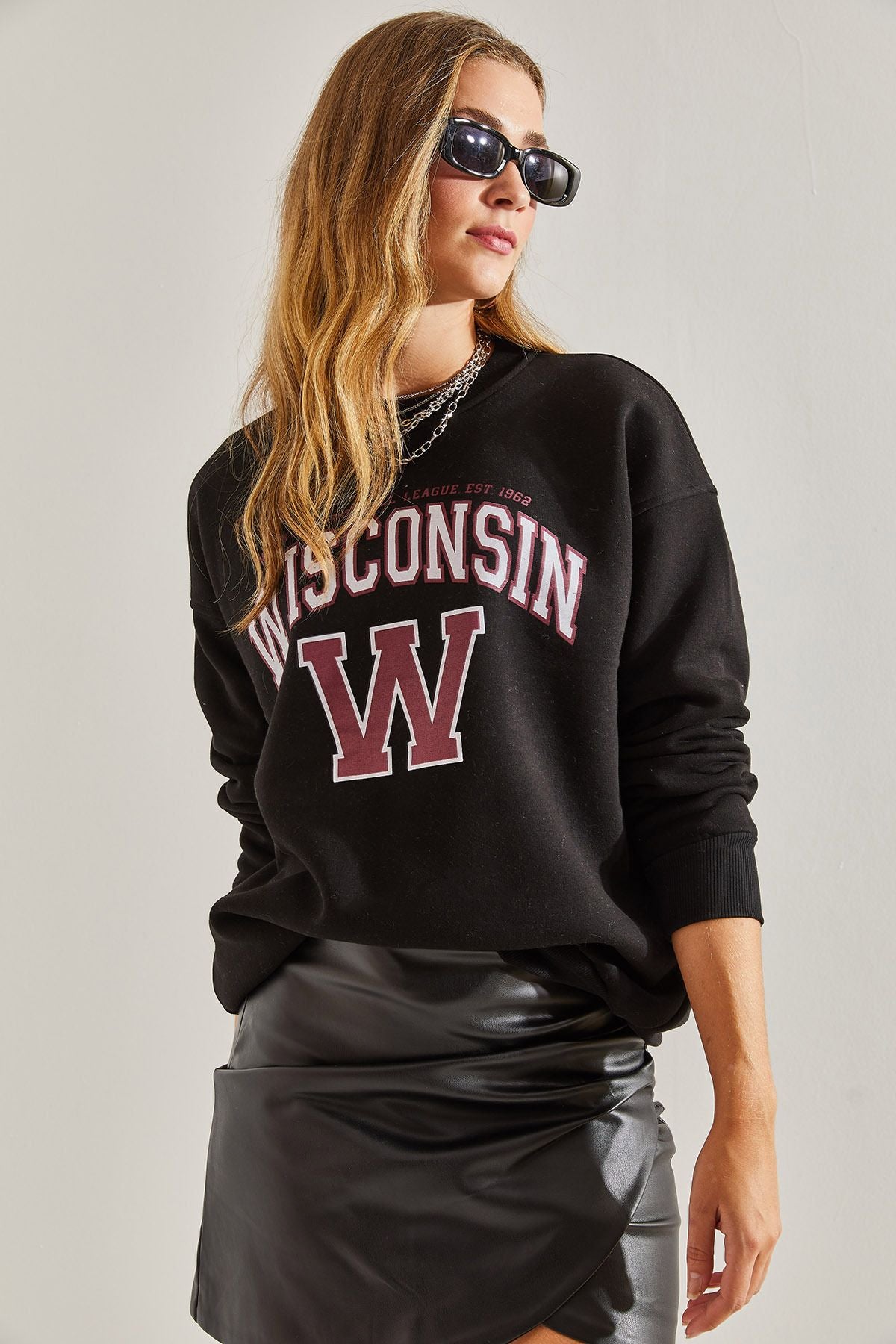 WOMEN W PRINTED THREE YEAR SWEATSHIRT