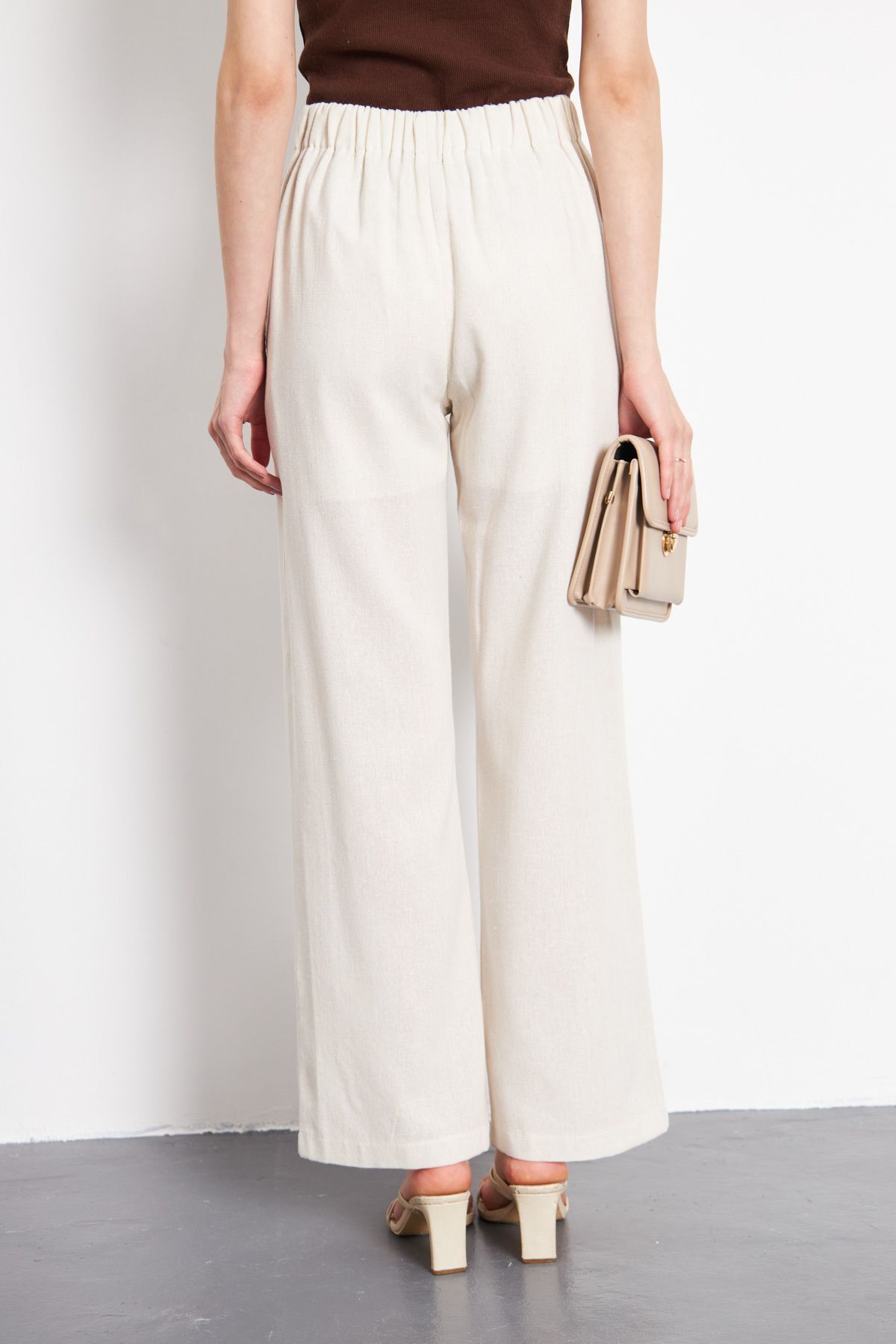 Women's Ecru Linen-Looking Pocket Half Lined Palazzo Pants Arm-24y001070