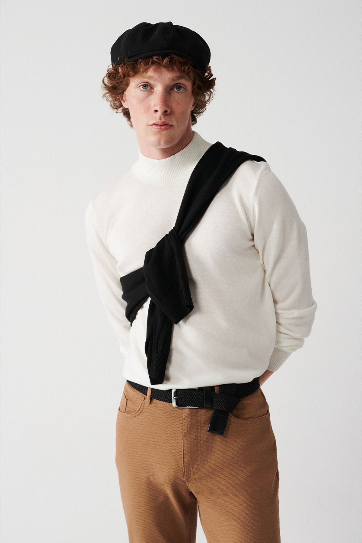 Men's white half fisherman collar feathered knitwear sweater E005001
