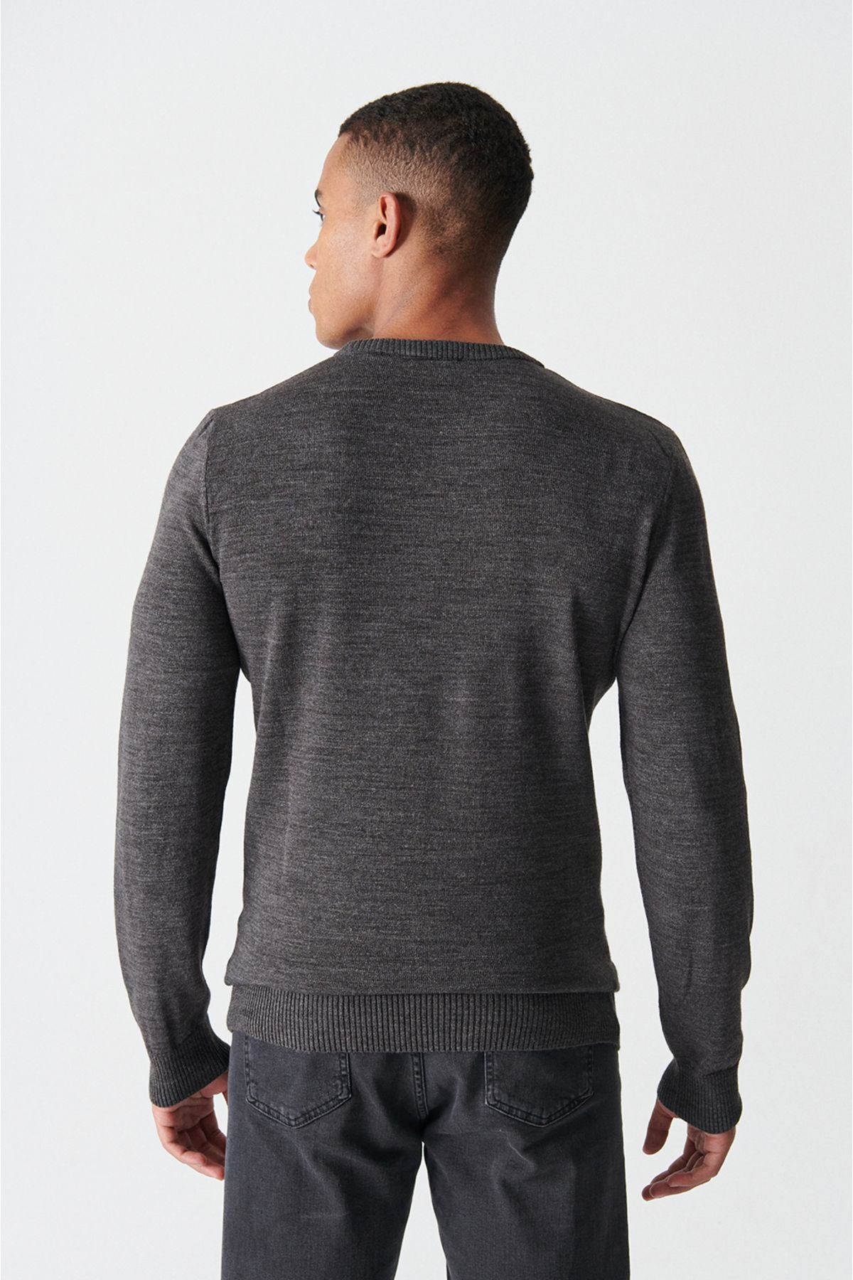 Men's anthracite bike collar hair -free knitwear sweater E005000