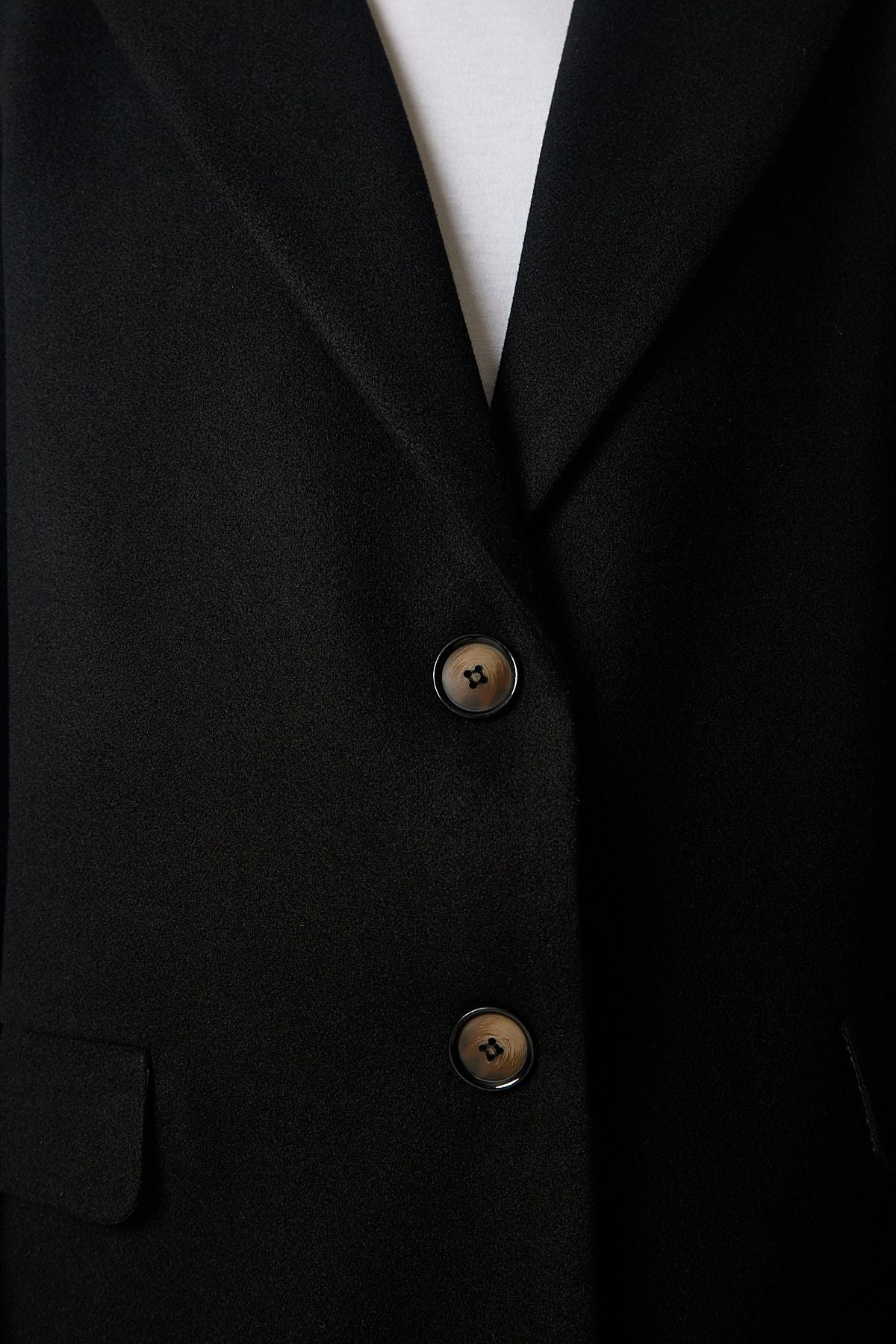 Female Black Cruve Yaka buttoned stamp coat to00114